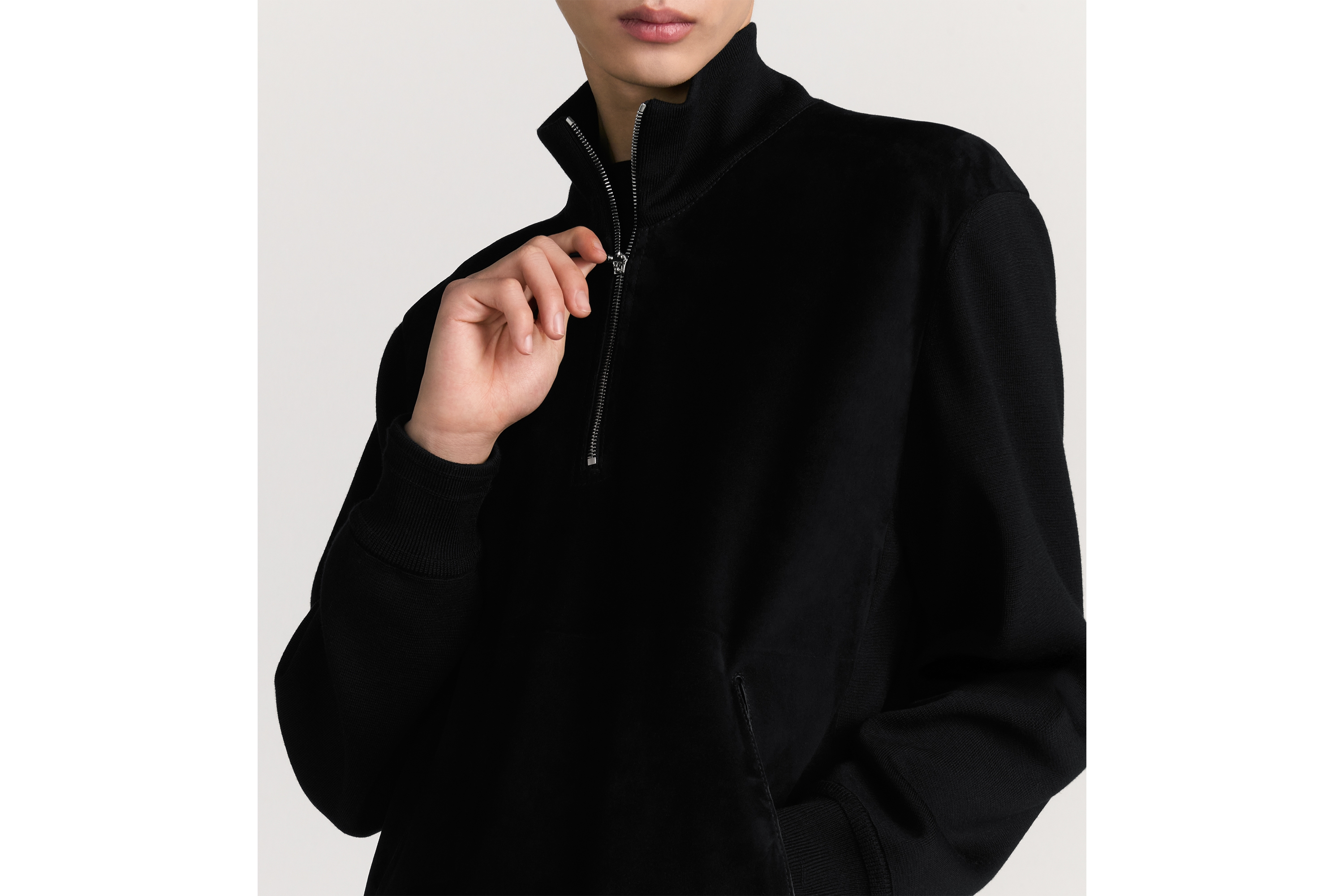 look_image_alt_prefix Dior Icons 스웨터 블랙 버진 울 푼토 밀라노 니트 E04