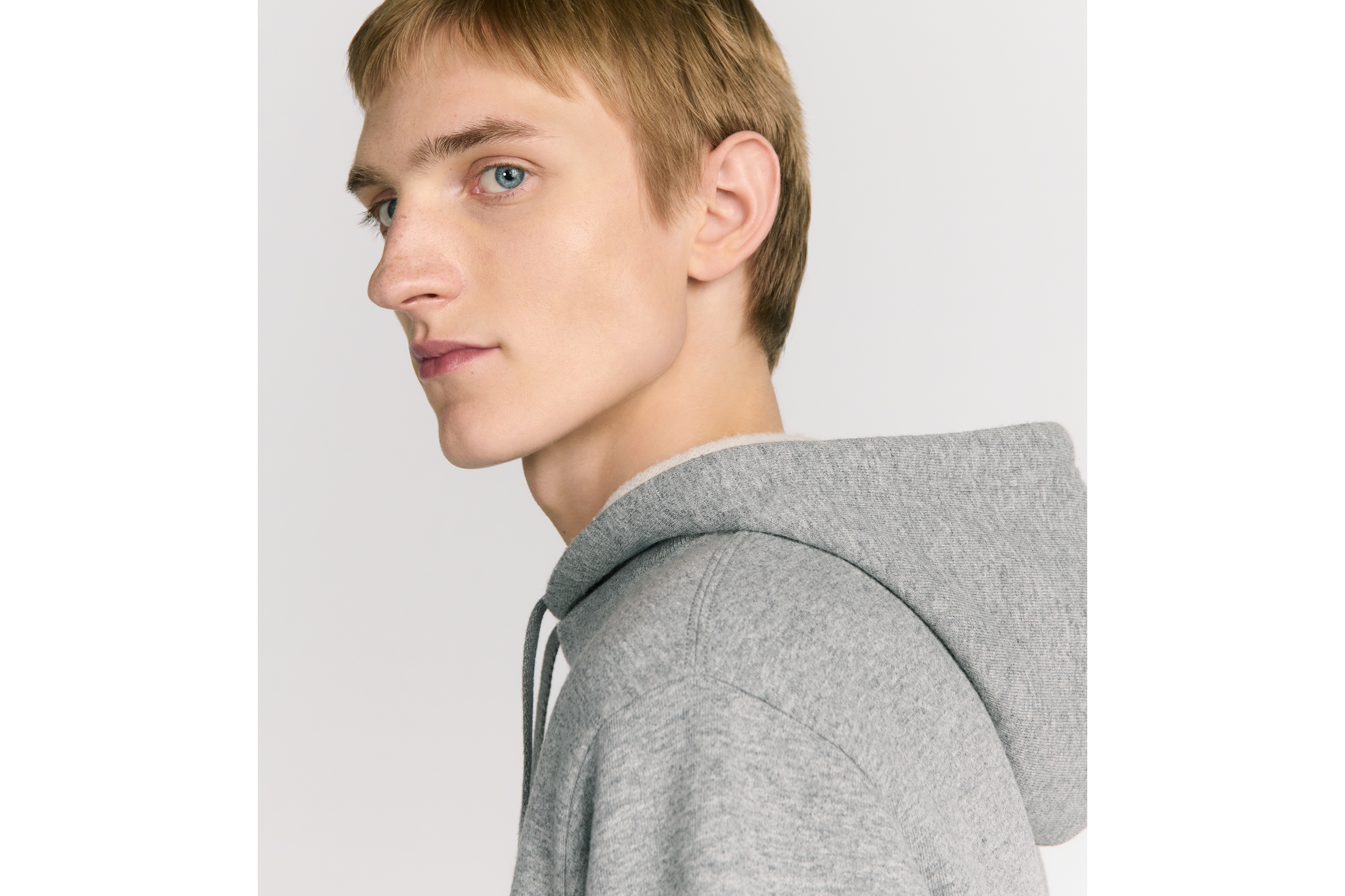 look_image_alt_prefix Sudadera con capucha Dior Icons Felpa de mezcla de cachemira y algodón gris jaspeado E10