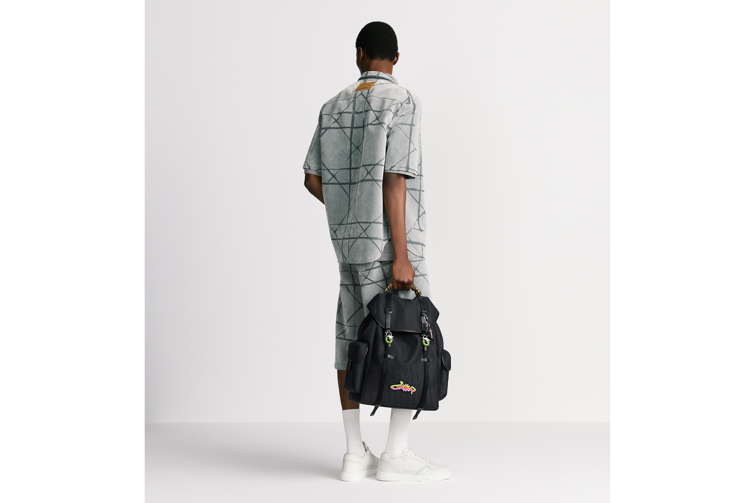 DIOR AND LEWIS HAMILTON Dior Hit the Road 플랩 백팩 블랙 Dior Oblique 나일론 & 블랙 가죽-이펙트 테크니컬 패브릭 E21