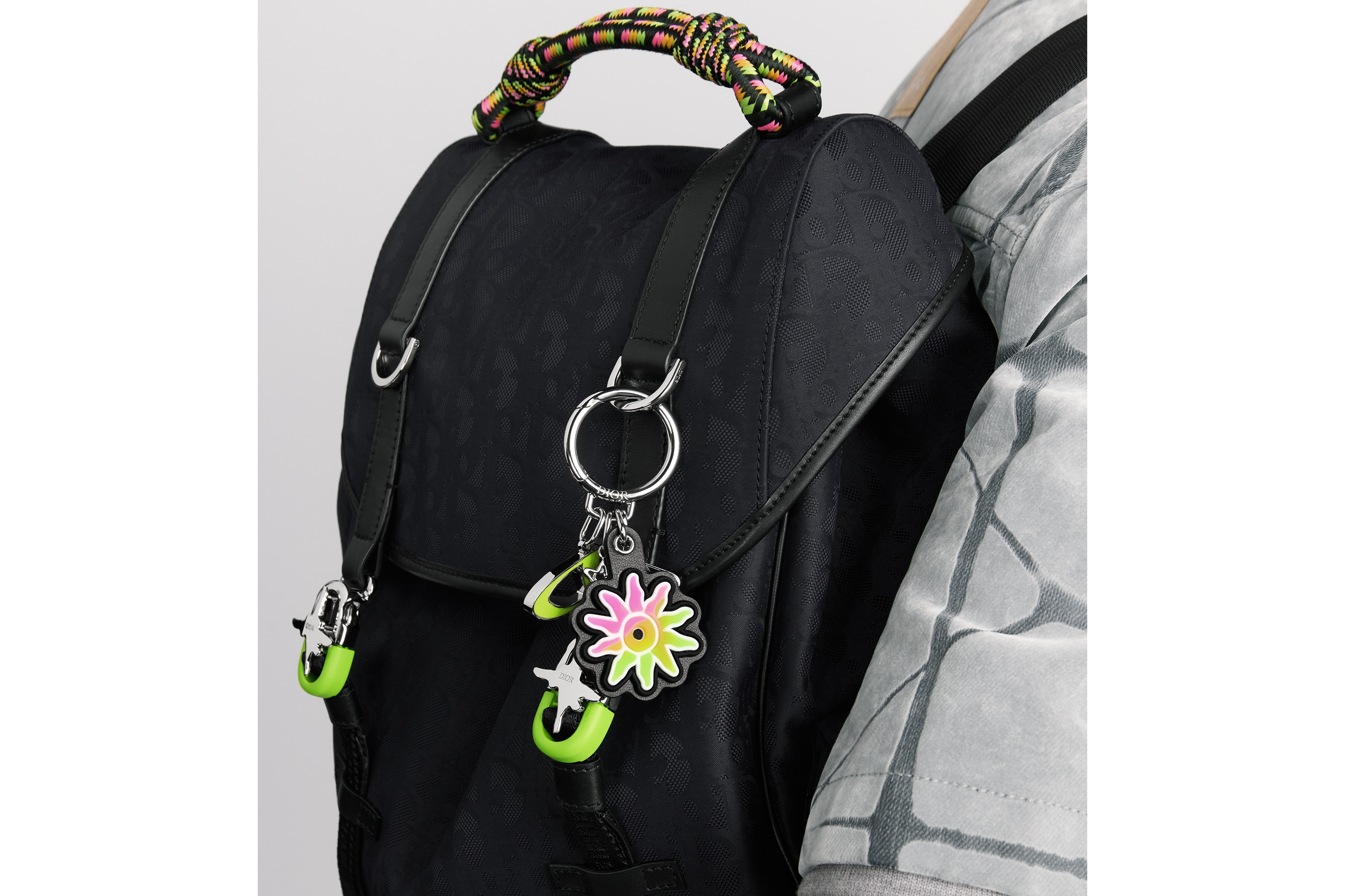 look_image_alt_prefix DIOR AND LEWIS HAMILTON-sleutelhanger Messing met palladium afwerking, veelkleurige technische stof met leereffect en rubber E42