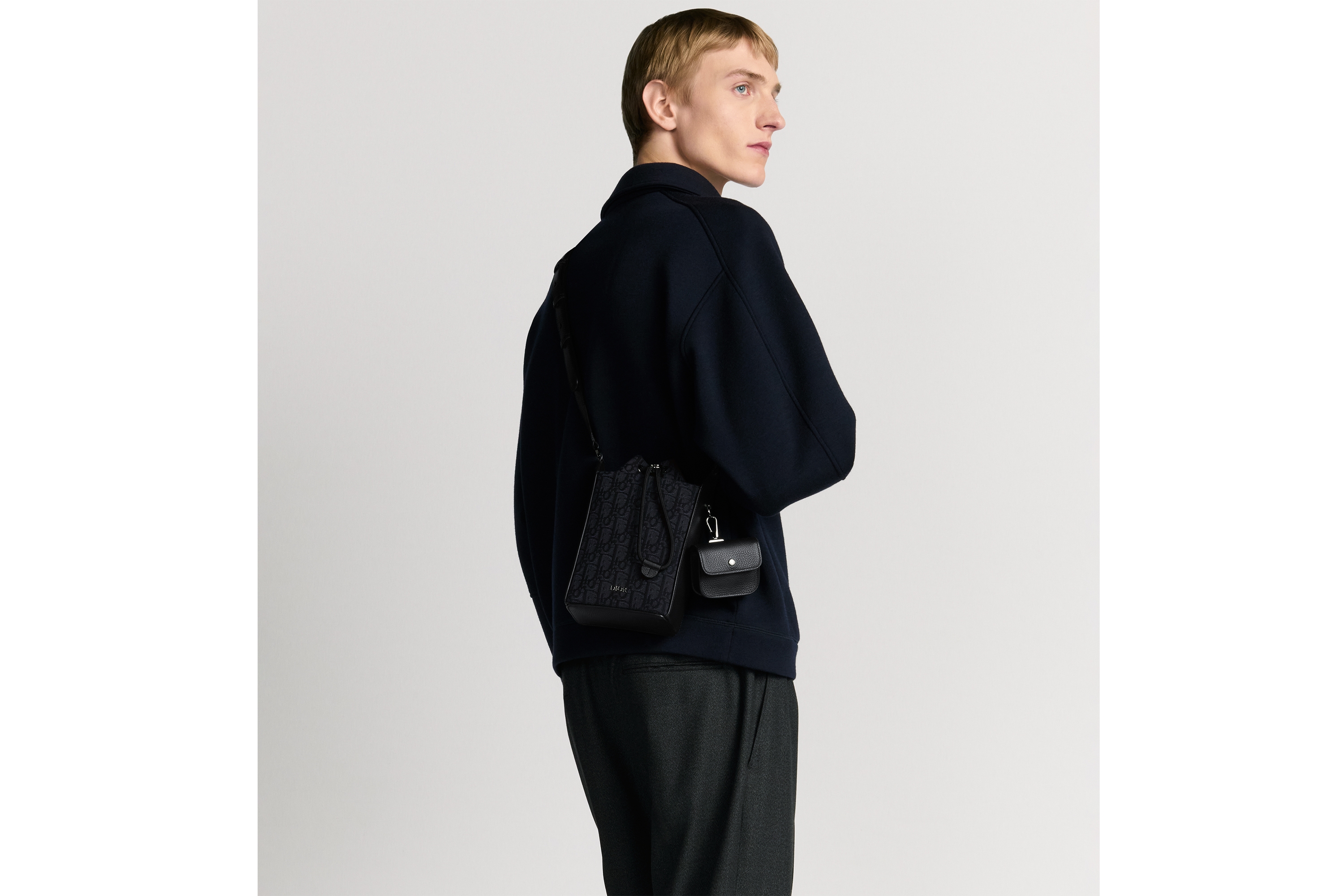 look_image_alt_prefix Mini Bucket Bag Dior Oblique Jacquard in Schwarz und genarbtes Kalbsleder in Schwarz E19