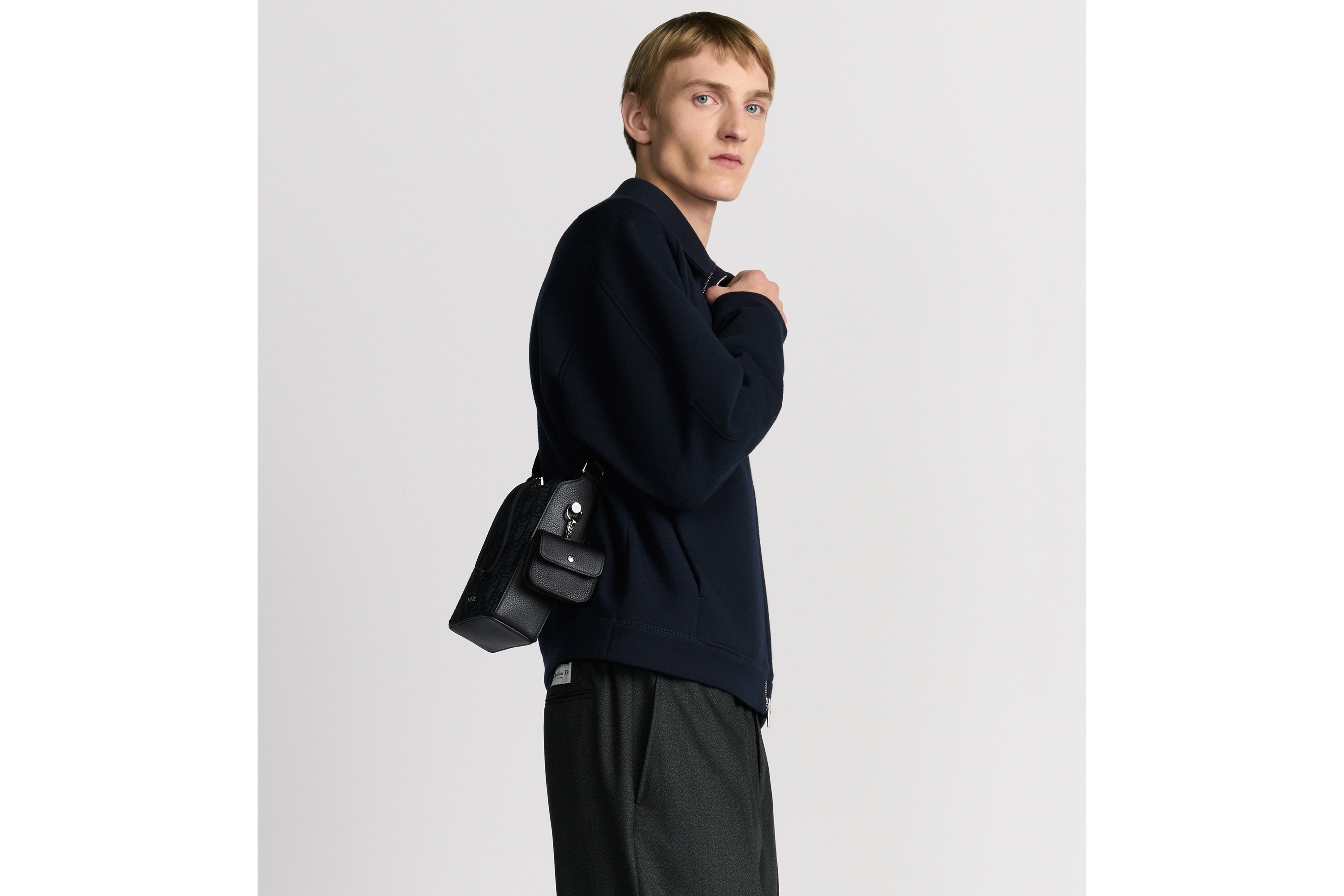 look_image_alt_prefix Mini Bucket Bag Dior Oblique Jacquard in Schwarz und genarbtes Kalbsleder in Schwarz E21