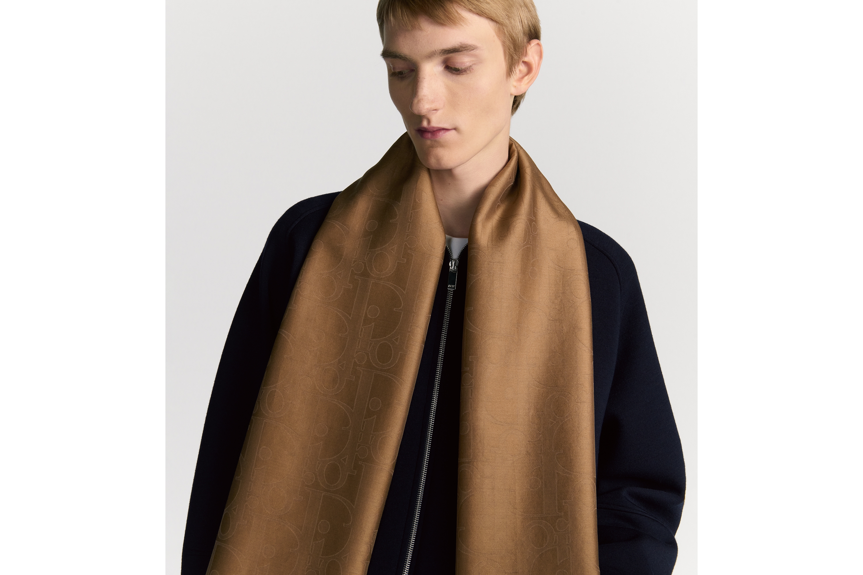 Look Étole Dior Gravity Coton et soie marron E32