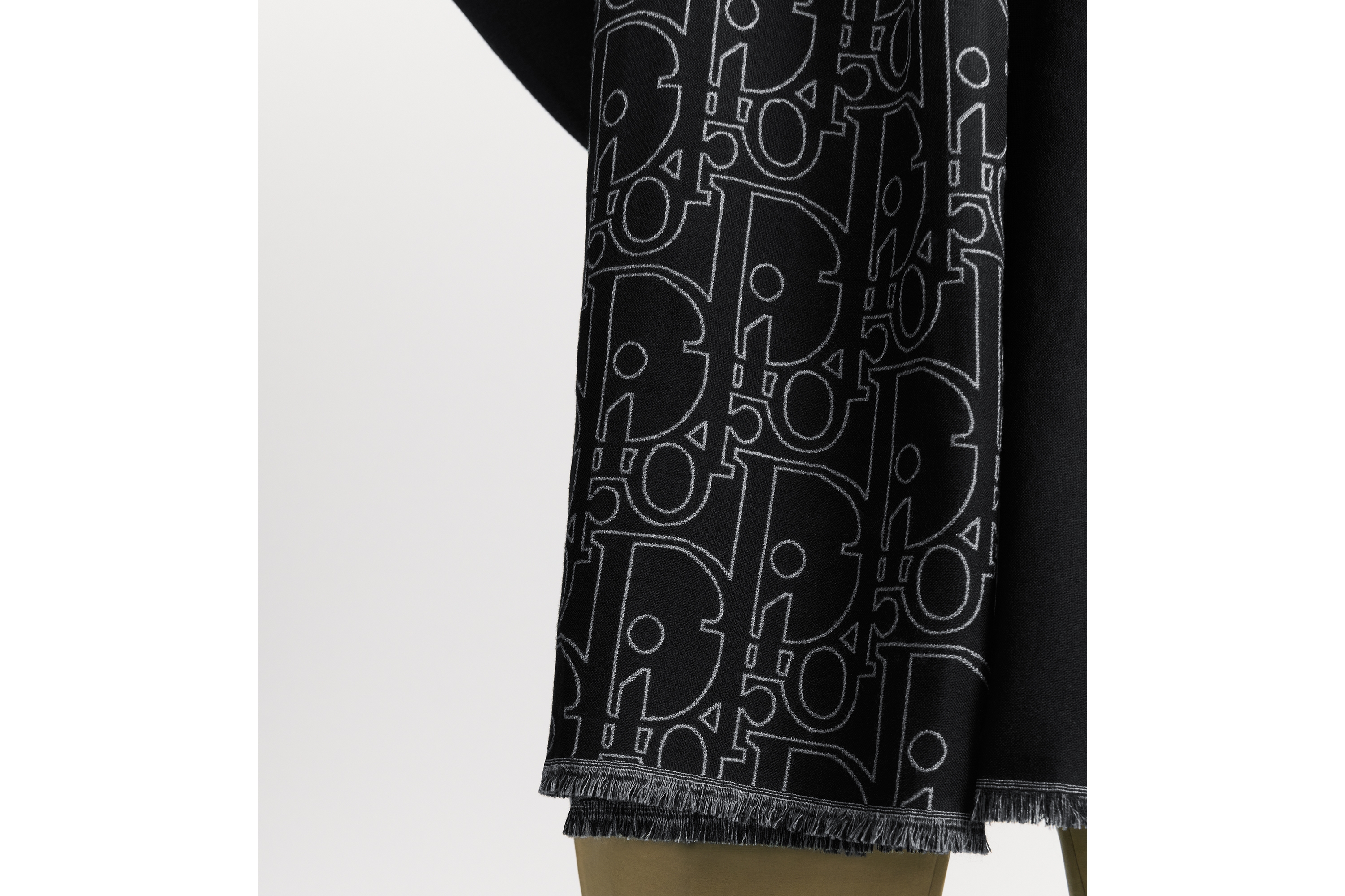 Look Gradient Dior Gravity Scarf Black and Gray Wool and Silk E34