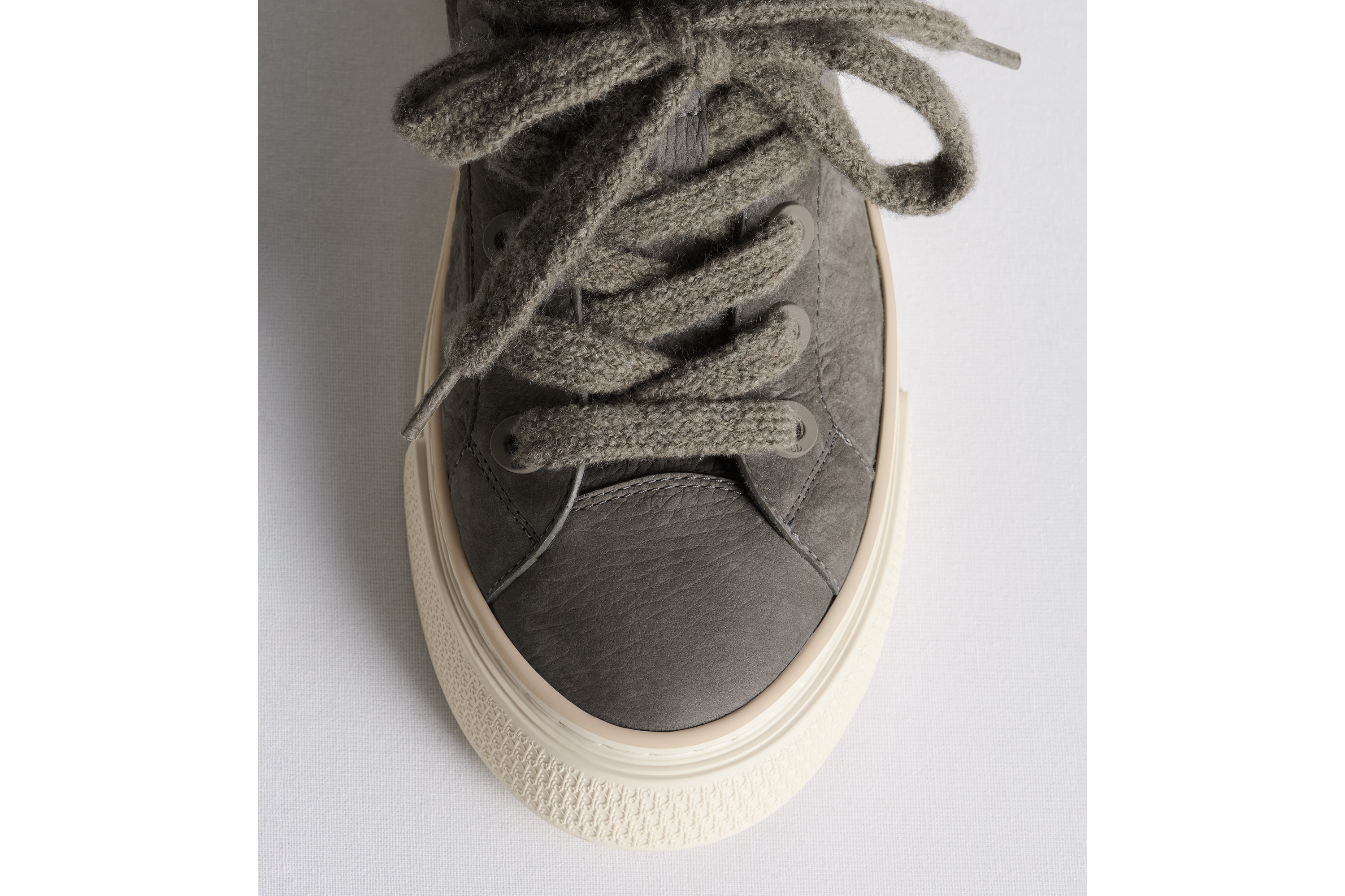 look_image_alt_prefix B33 Spin Sneaker Nubukleder und Dior Gravity Nubukleder in Grau E25