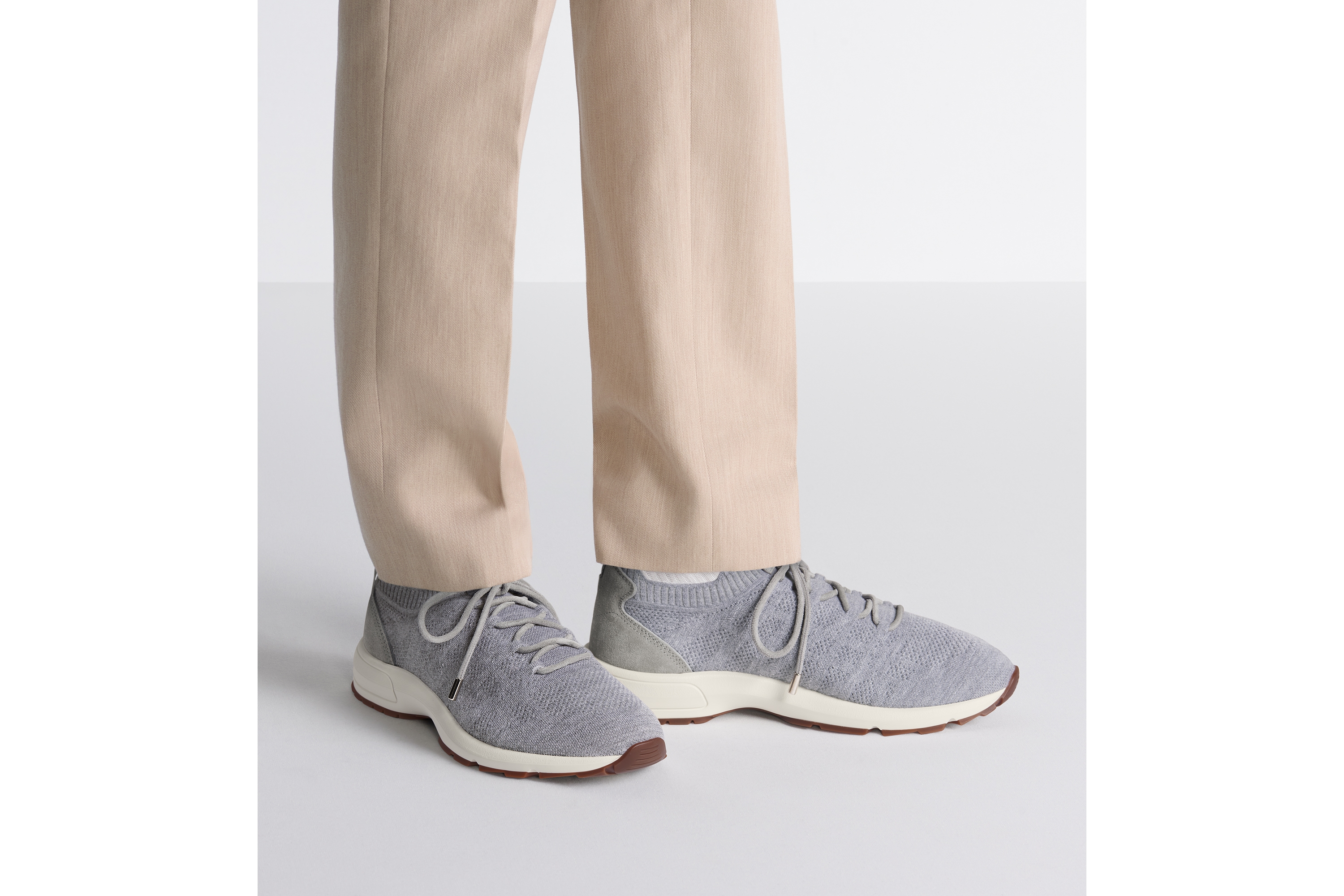 look_image_alt_prefix حذاء سنيكرز B80 Lounge نسيج محبوك من الكشمير والصوف والحرير مع نمط كاناج بلون Dior الرمادي وجلد سويد بلون Dior الرمادي E23