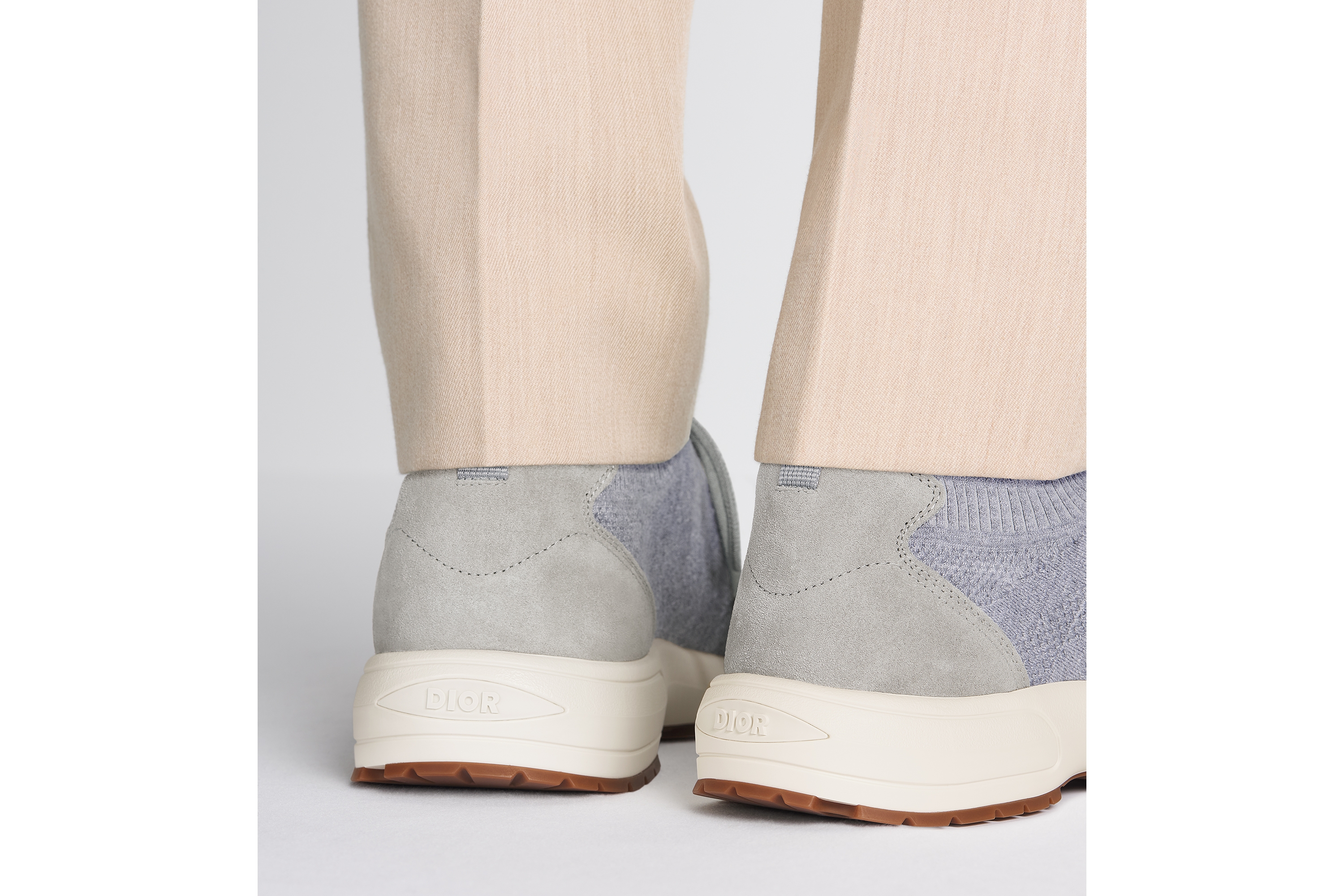 look_image_alt_prefix حذاء سنيكرز B80 Lounge نسيج محبوك من الكشمير والصوف والحرير مع نمط كاناج بلون Dior الرمادي وجلد سويد بلون Dior الرمادي E24