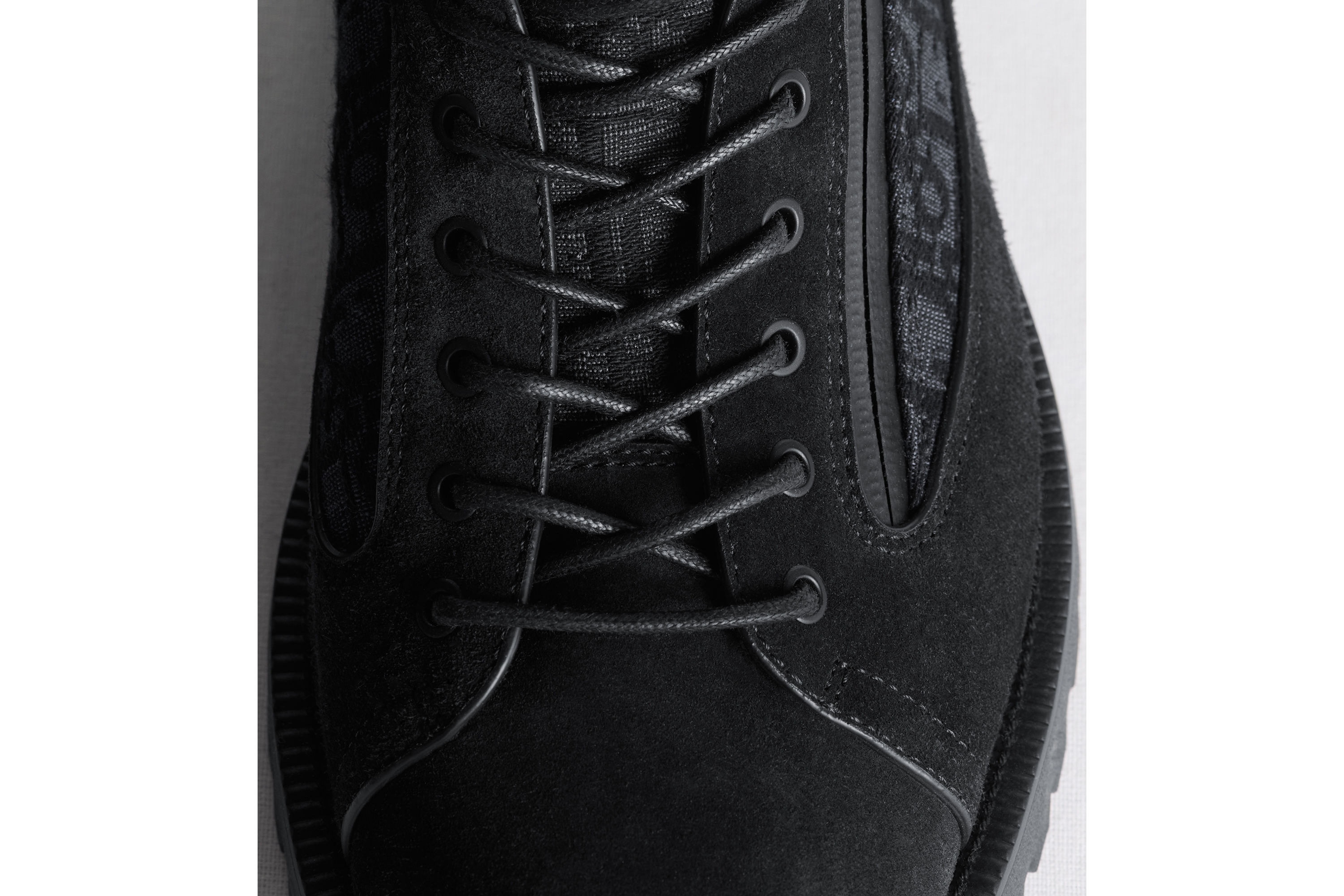 Look Dior Combat Derby Shoe Black Suede and Black Dior Oblique Jacquard E24