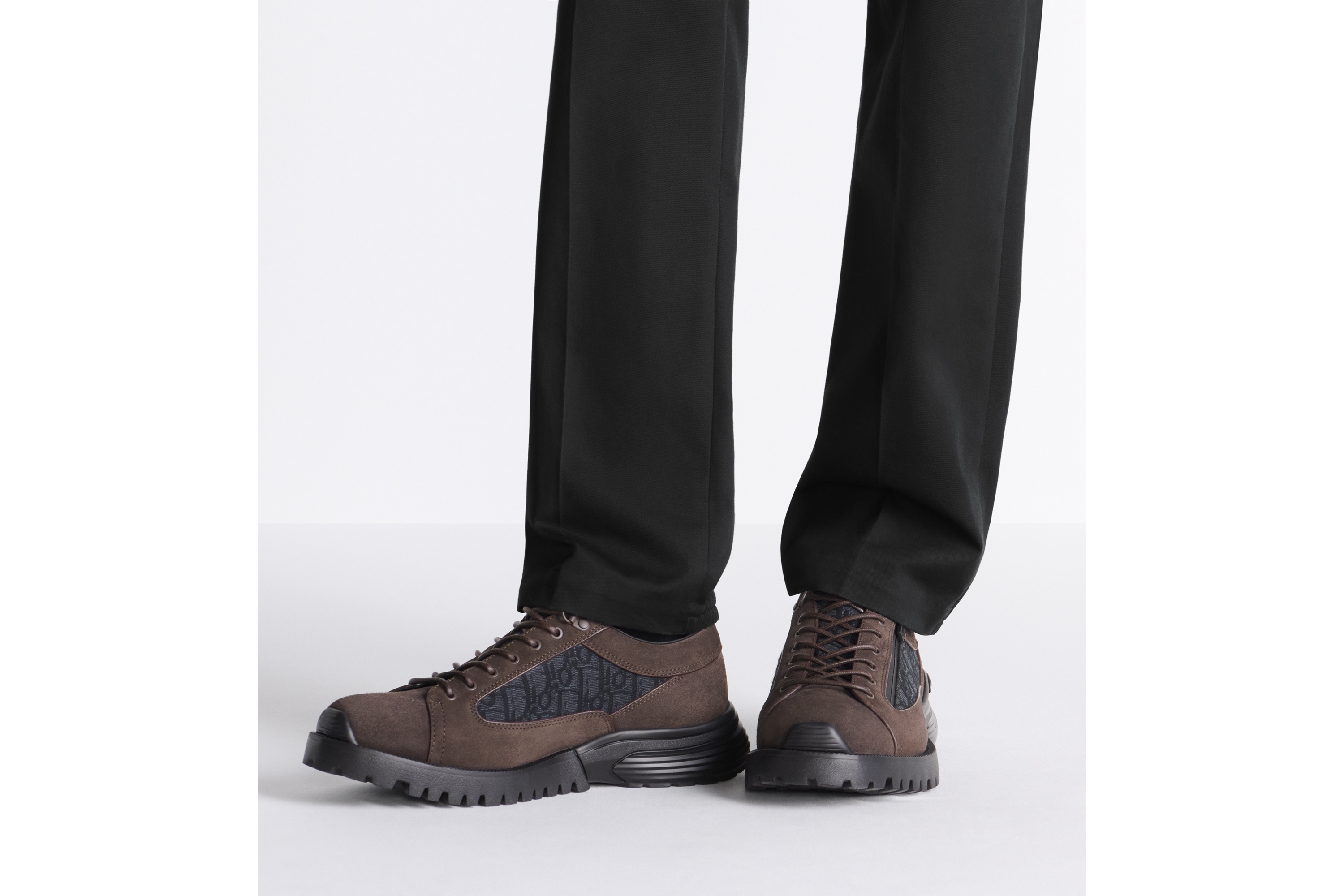 look_image_alt_prefix Dior Combat-derbyschoen Donkerbruine suède en zwart Dior Oblique-jacquard E23