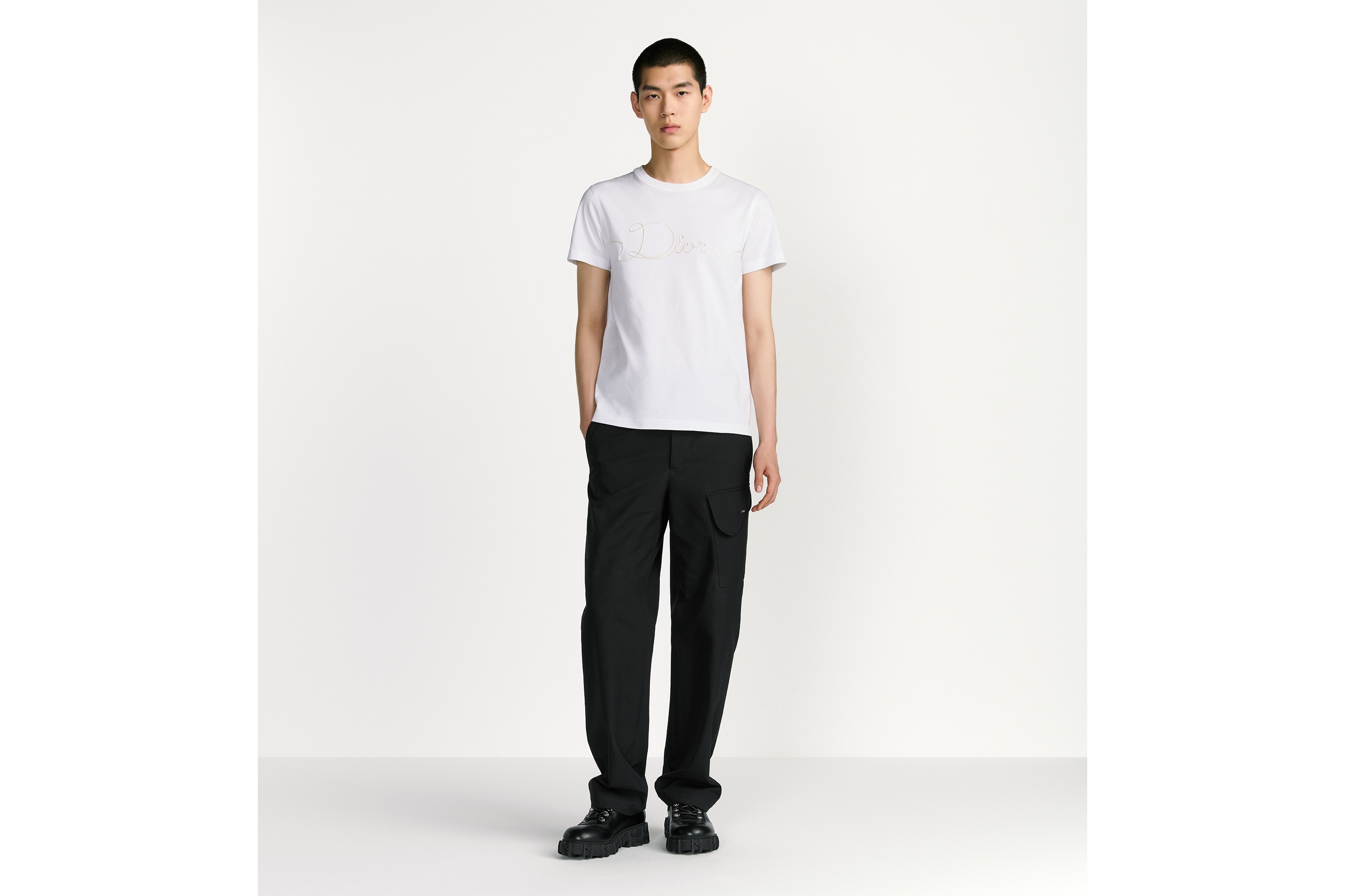 look_image_alt_prefix Dior 리본 티셔츠, 레귤러 핏 화이트 코튼 저지 E08