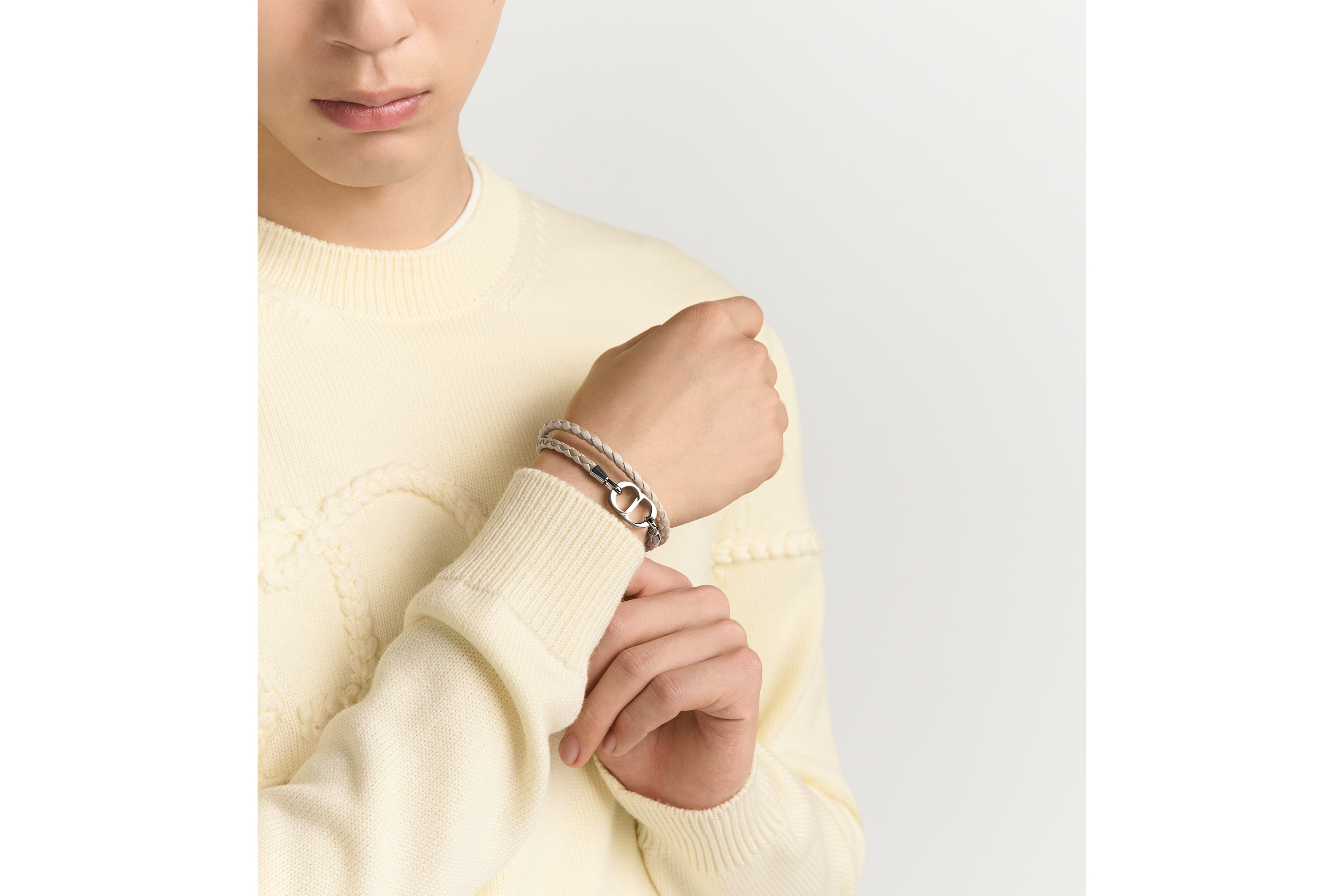 look_image_alt_prefix CD Icon 브레이드 가죽 더블 팔찌 베이지 양가죽 & 실버 피니시 브라스 E39