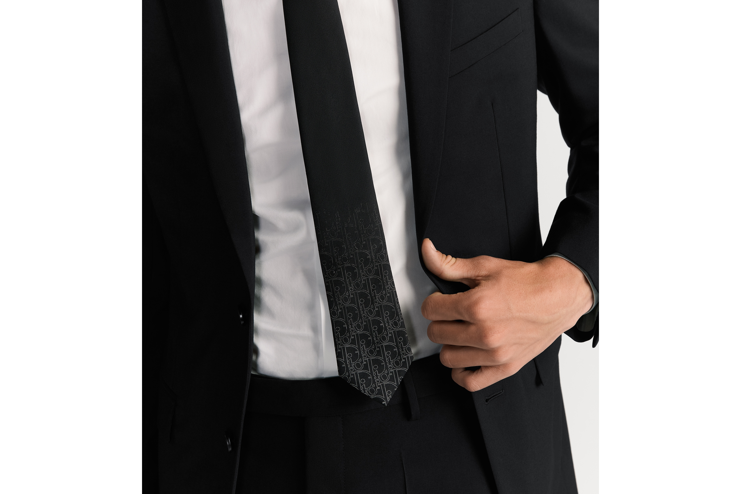 Look Gradient Dior Gravity Tie Black and White Silk E36