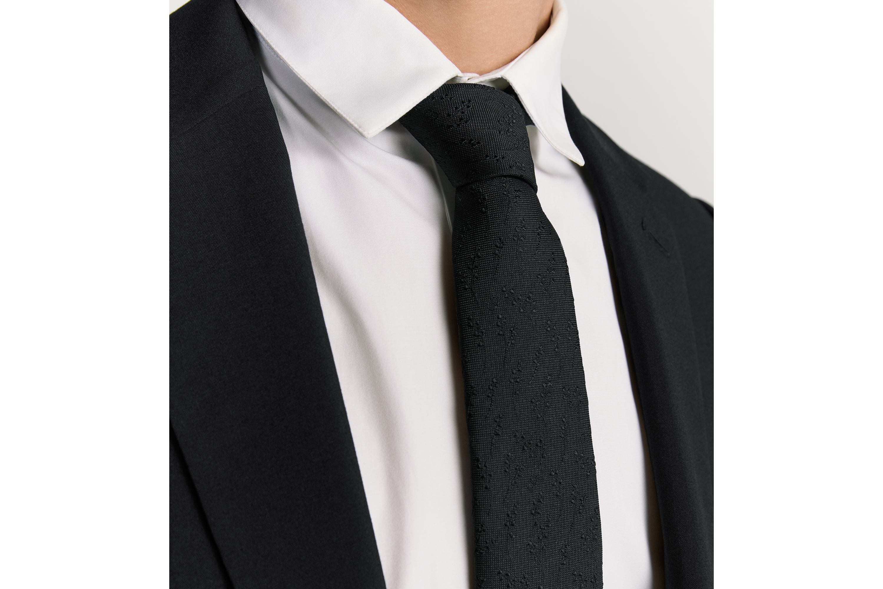 Look CD Icon Lily of the Valley Tie Black Silk E36