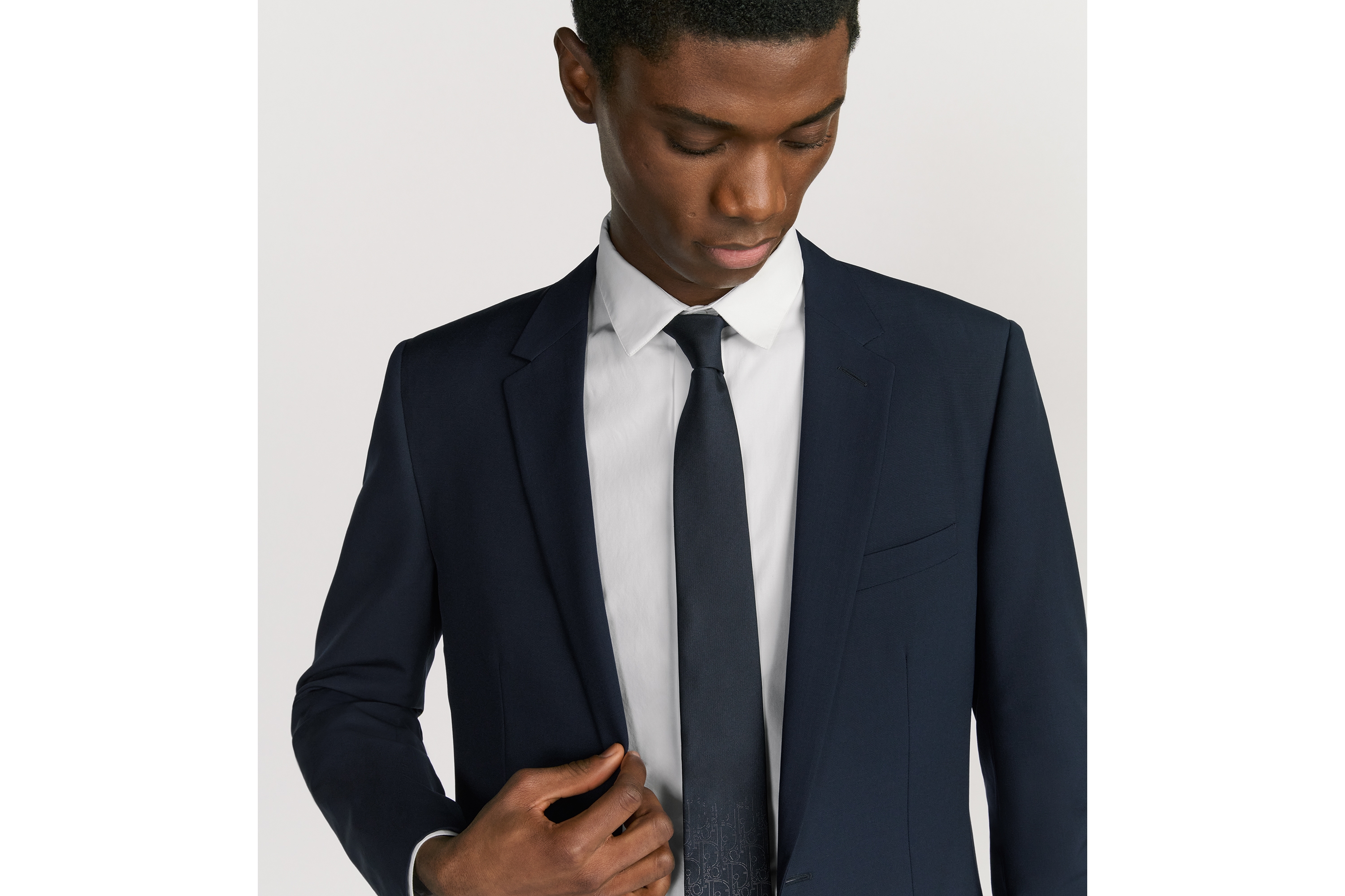 Look Gradient Dior Gravity Tie Navy Blue and White Silk E36