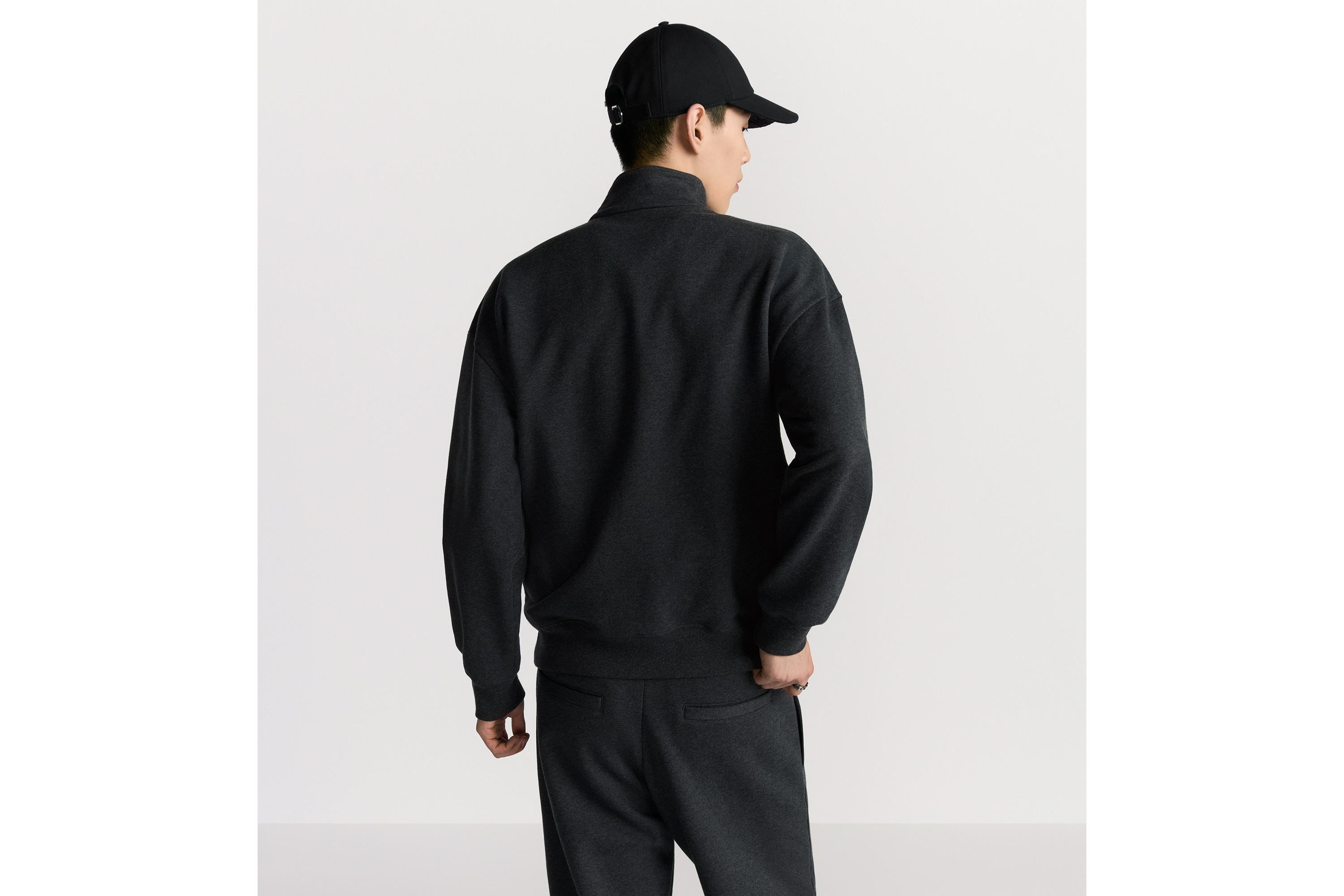 look_image_alt_prefix CD Icon Sweatshirt mit halblangem Reißverschluss Baumwollfleece in sattem Grau E03