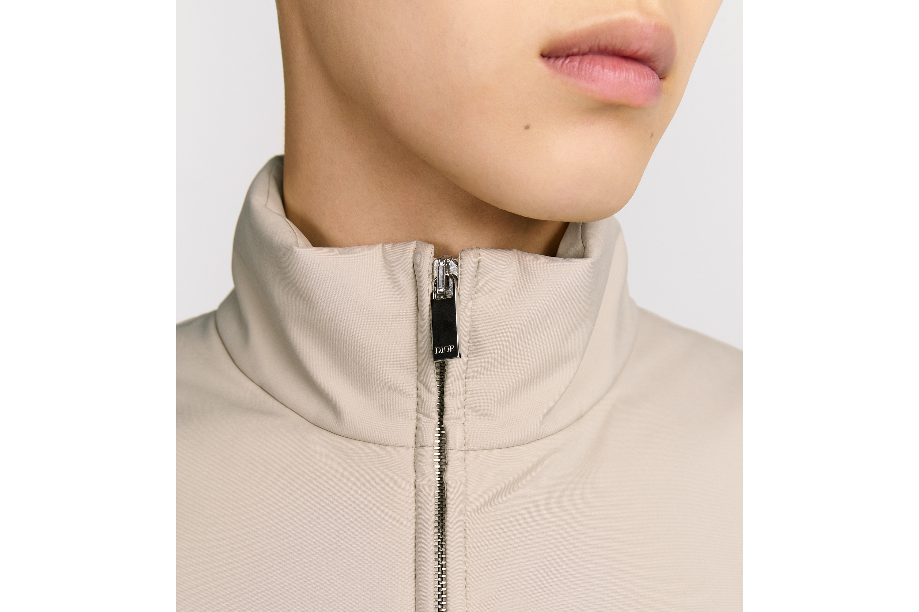 look_image_alt_prefix CD Icon 지퍼 베스트 베이지 테크니컬 패브릭 E05