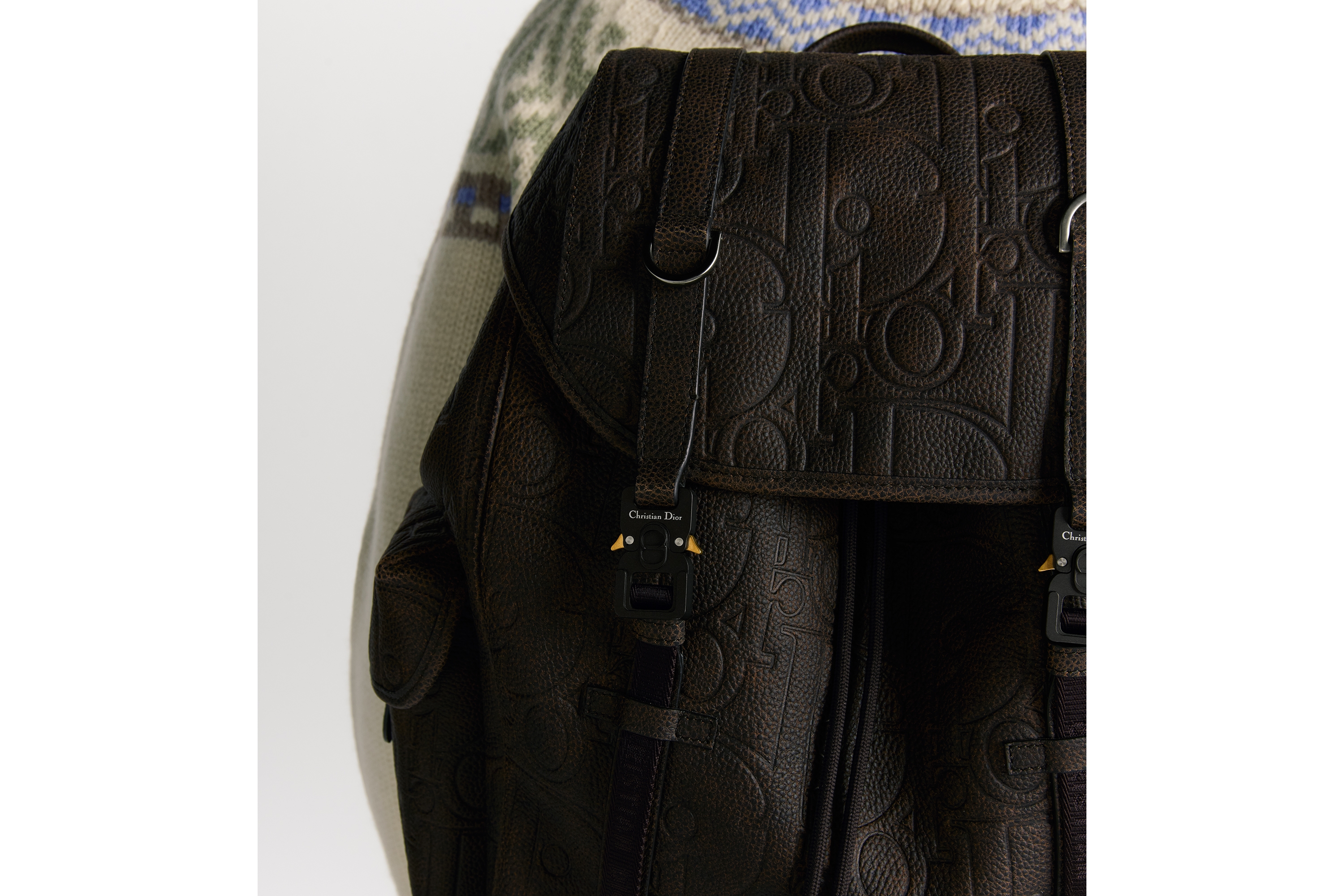 look_image_alt_prefix Dior Hit The Road-rugzak met flap Bruin Dior Gravity Vintage-leer E20