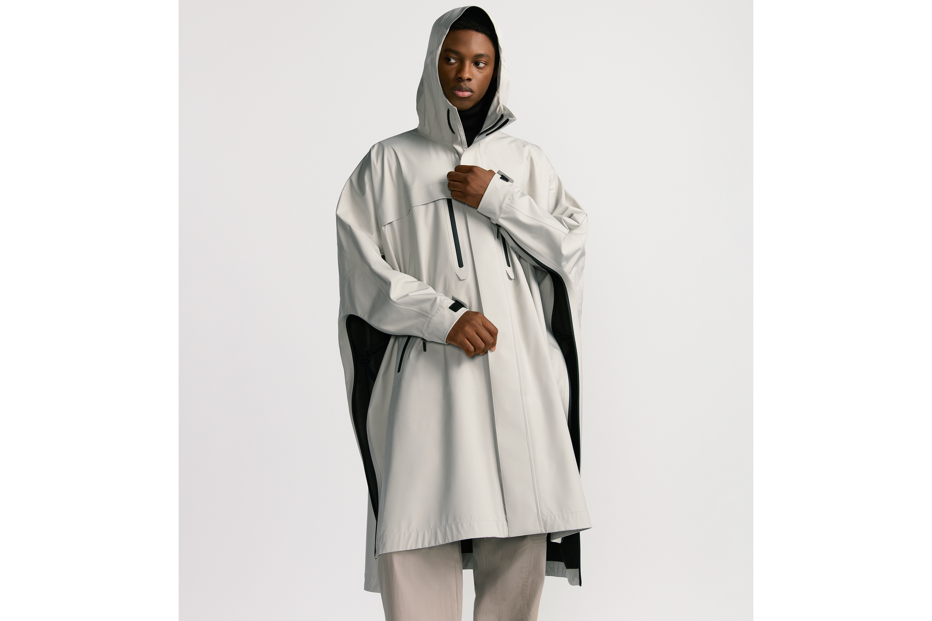 Look Dior Mountain Cape White Technical Satin E01