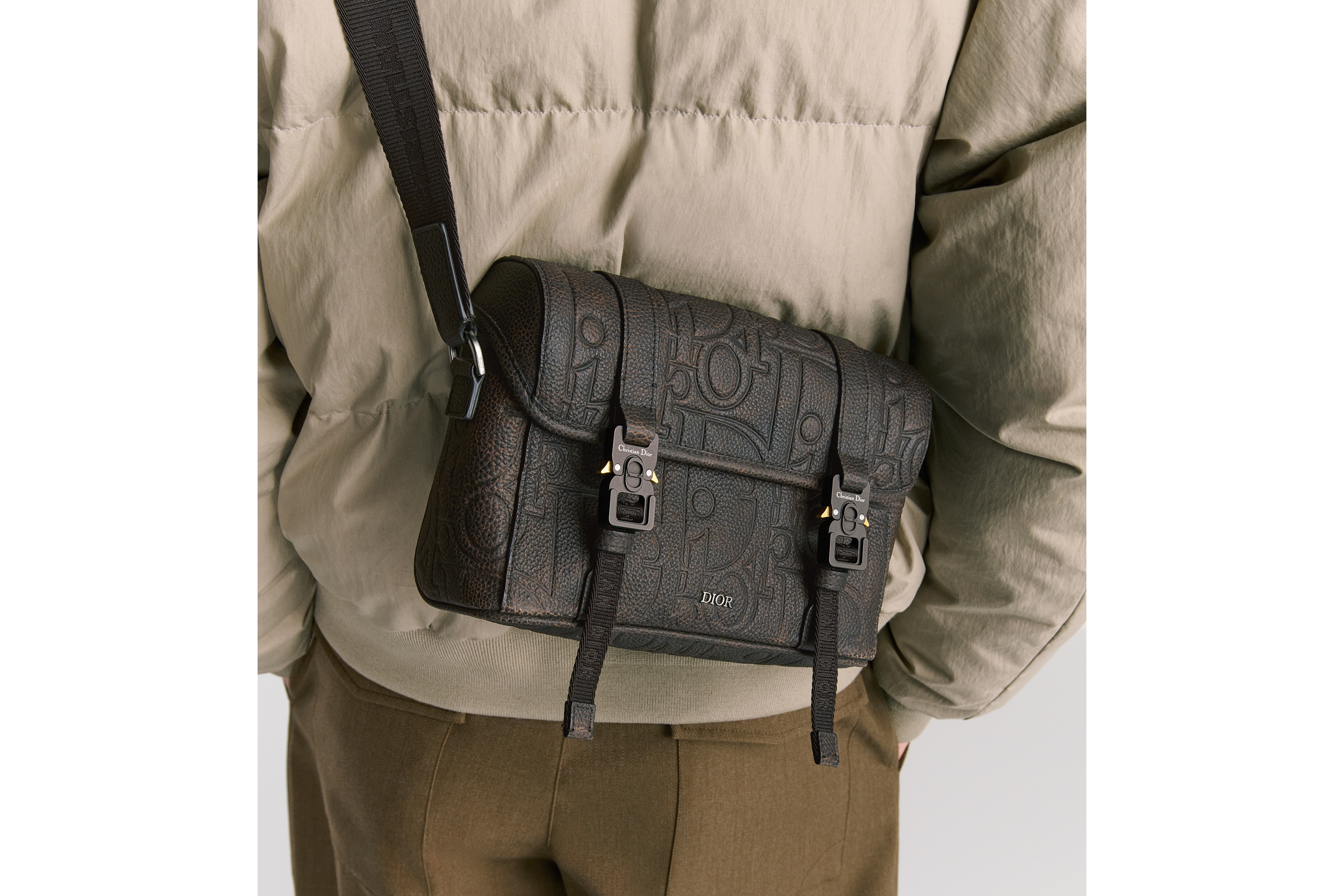 Look Dior Hit the Road Messenger Bag with Flap Brown Dior Gravity Vintage Leather E19