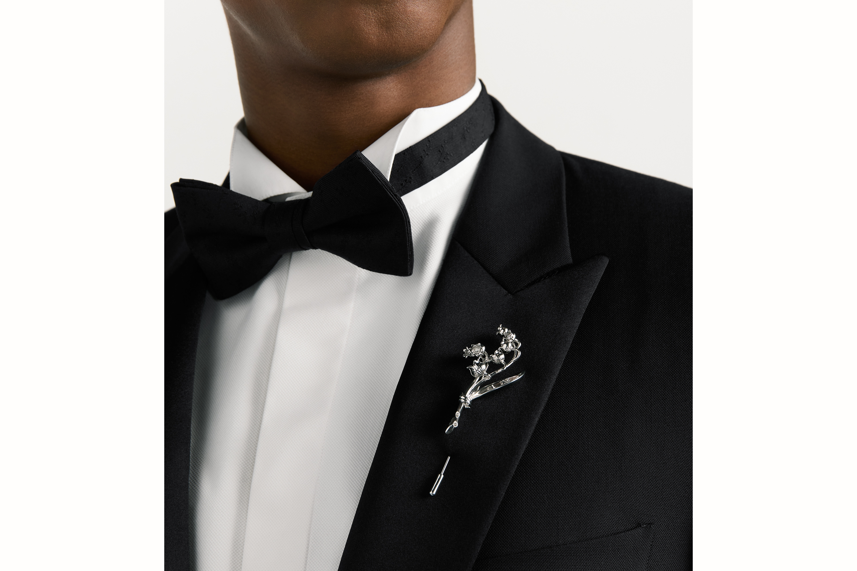 look_image_alt_prefix Spilla a forma di mughetto Ottone con finitura color argento e cristalli bianchi E40