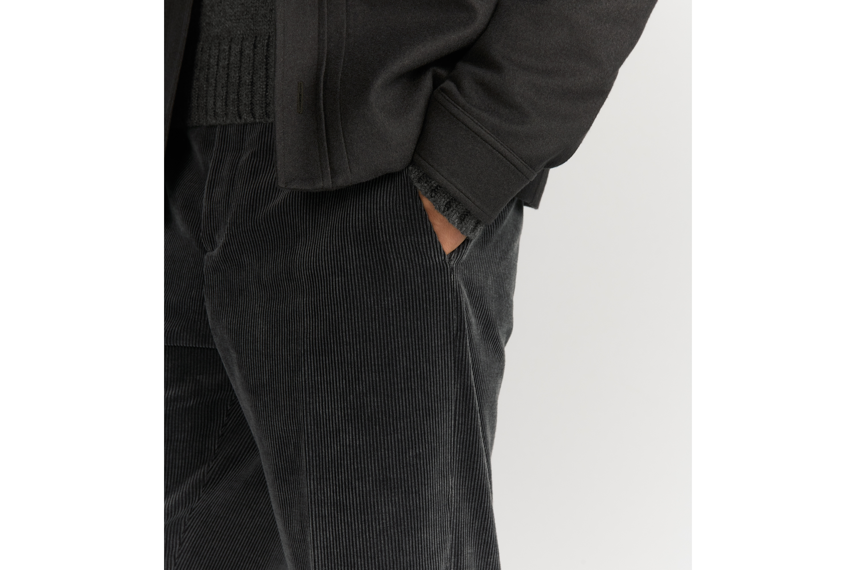 Look Pantalon Dior Icons Velours côtelé de coton et cachemire gris E16