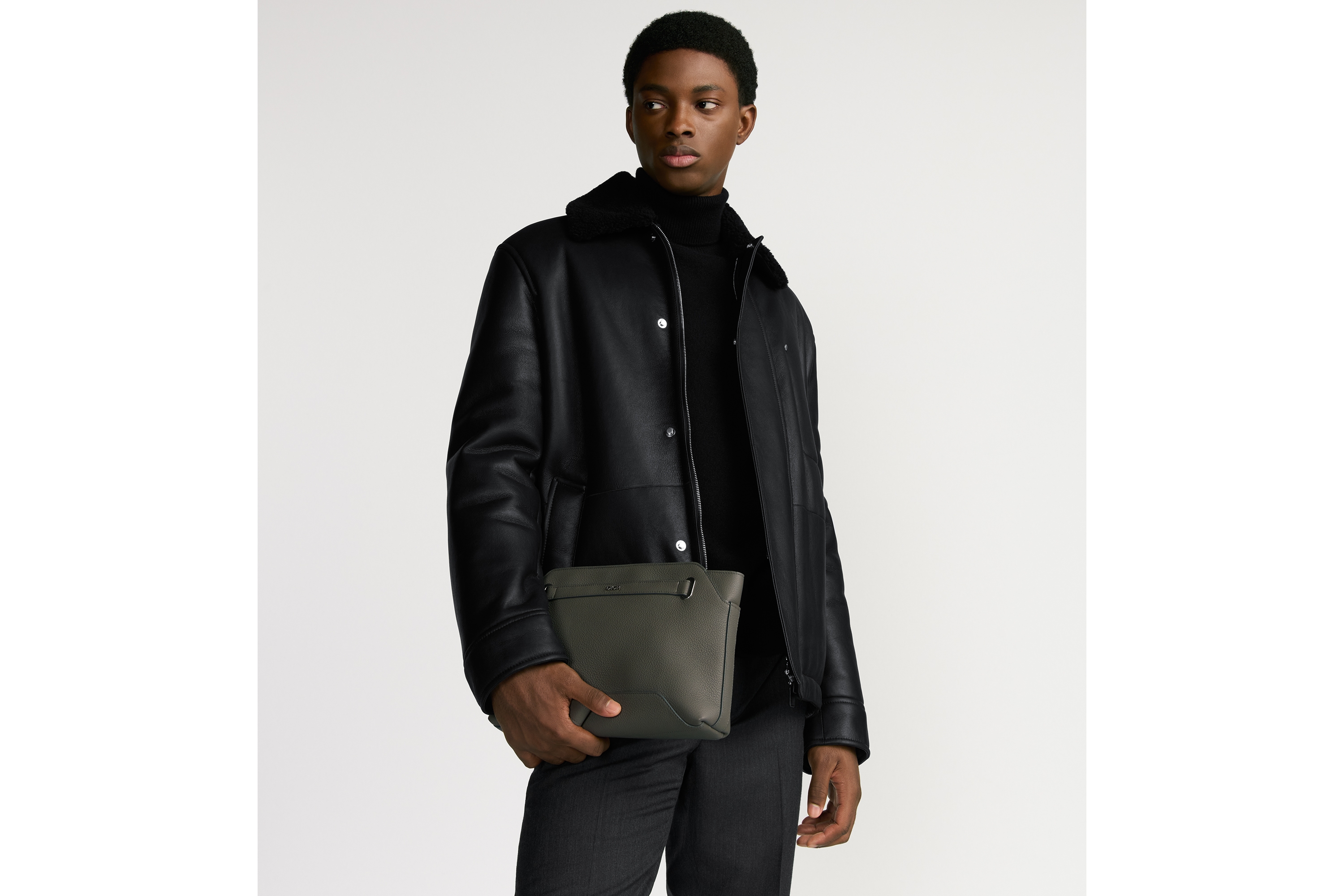 look_image_alt_prefix Dior Normandie A5 トライアングル ポーチ Dior Icons カーフスキン E19