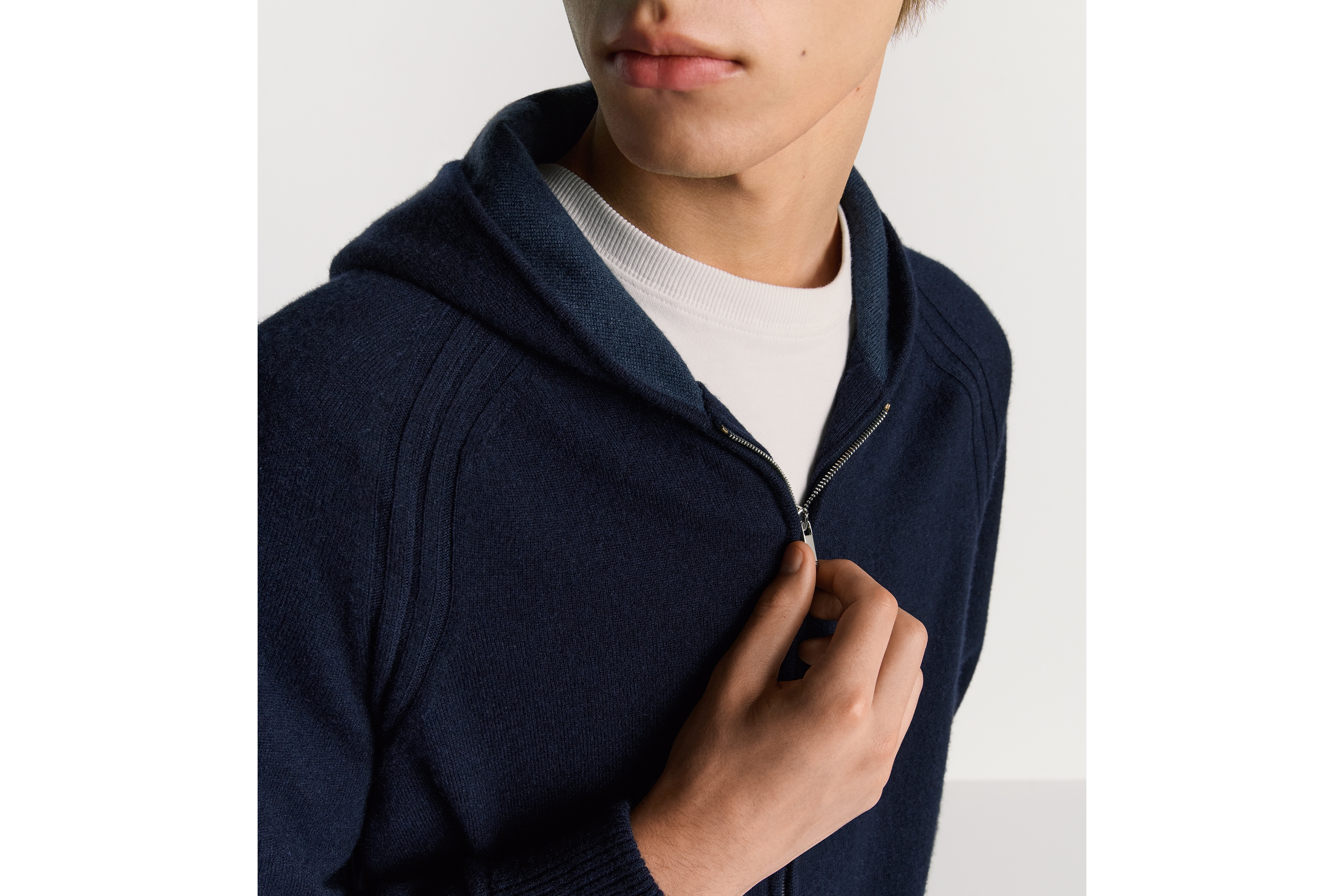 look_image_alt_prefix Dior Icons Kapuzenpullover Kaschmirjersey in Marineblau E04