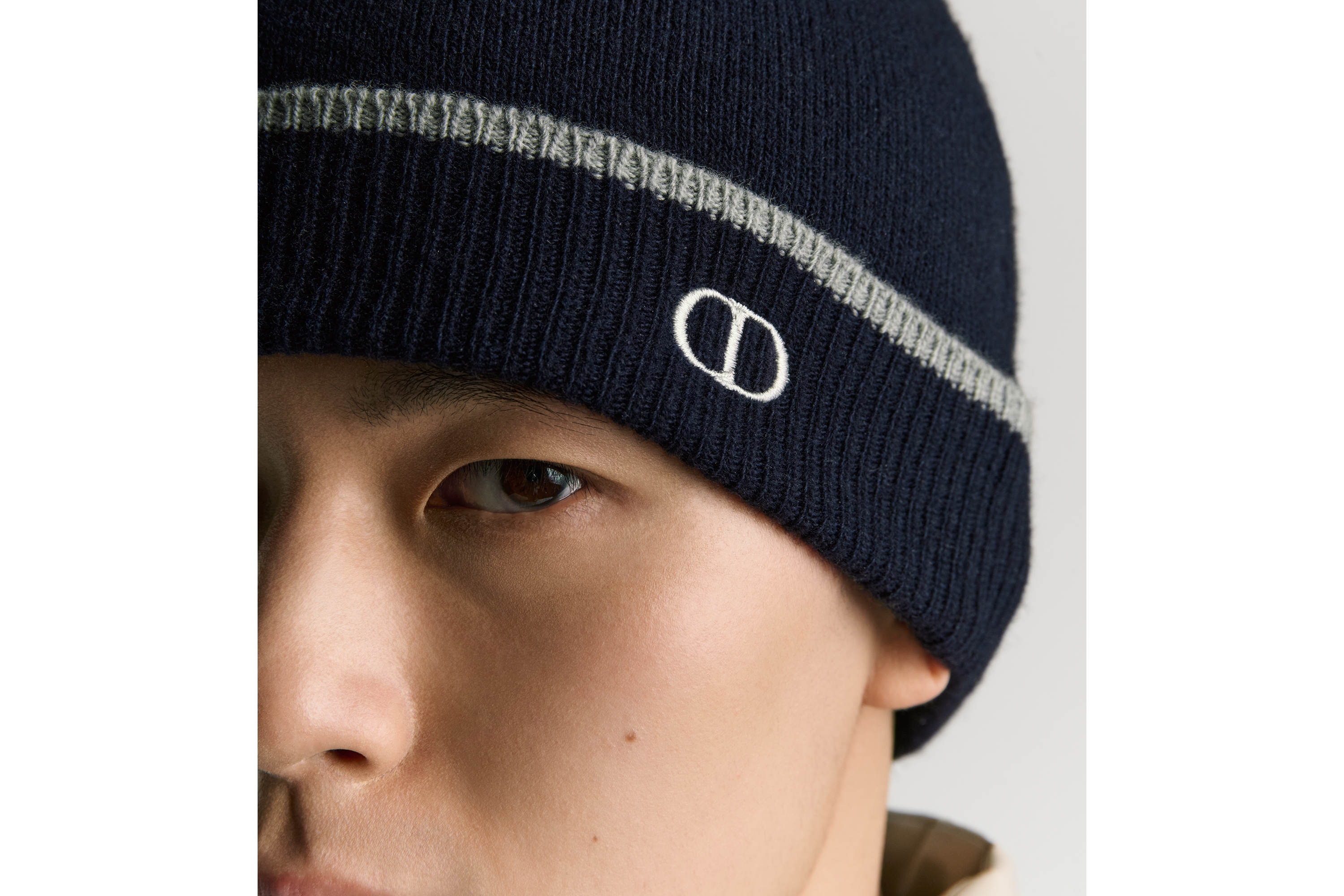 Look Bonnet CD Icon Maille de laine et cachemire bleu foncé E27