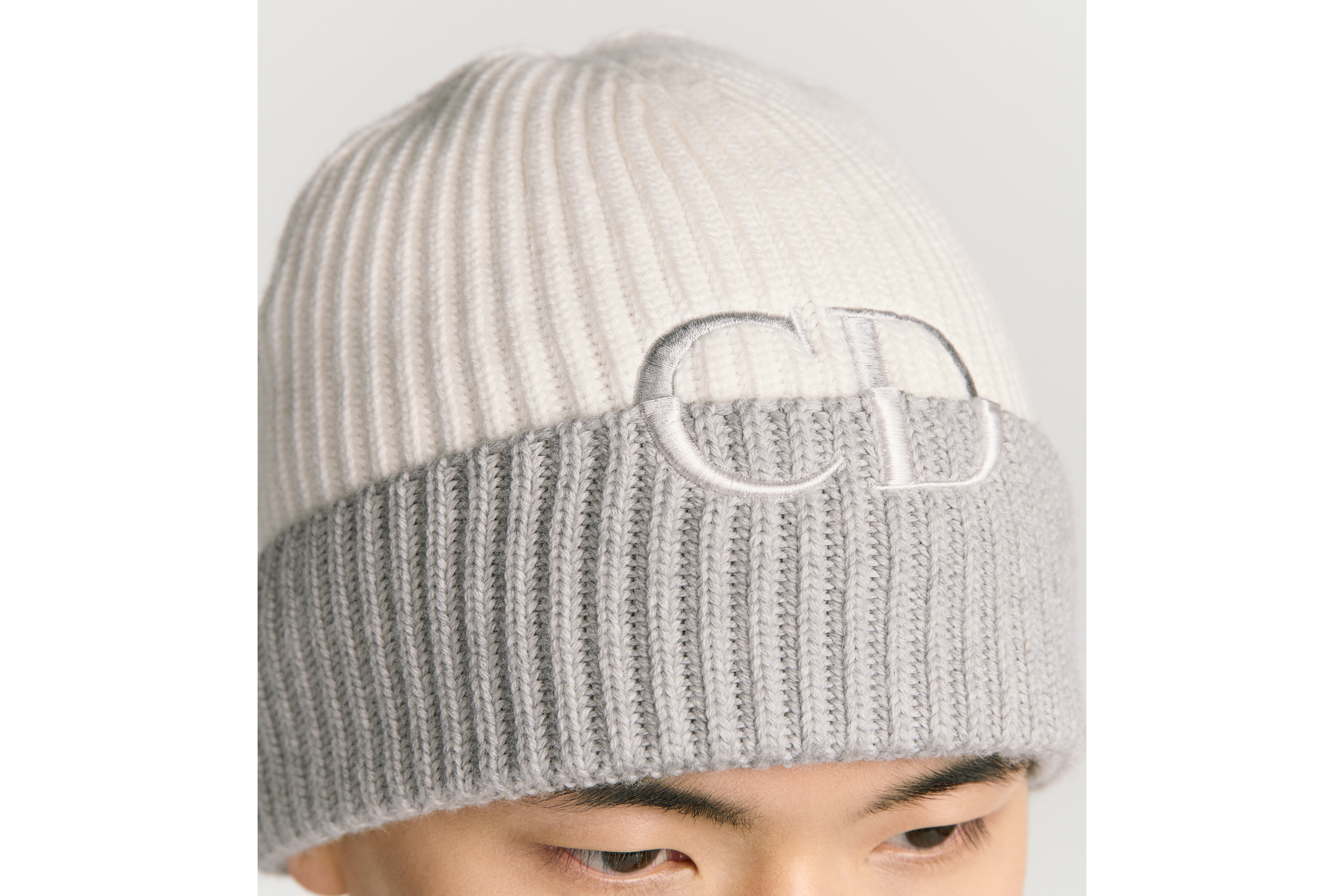 look_image_alt_prefix Berretto CD Icon Maglia di lana vergine bianco sporco e grigia E27