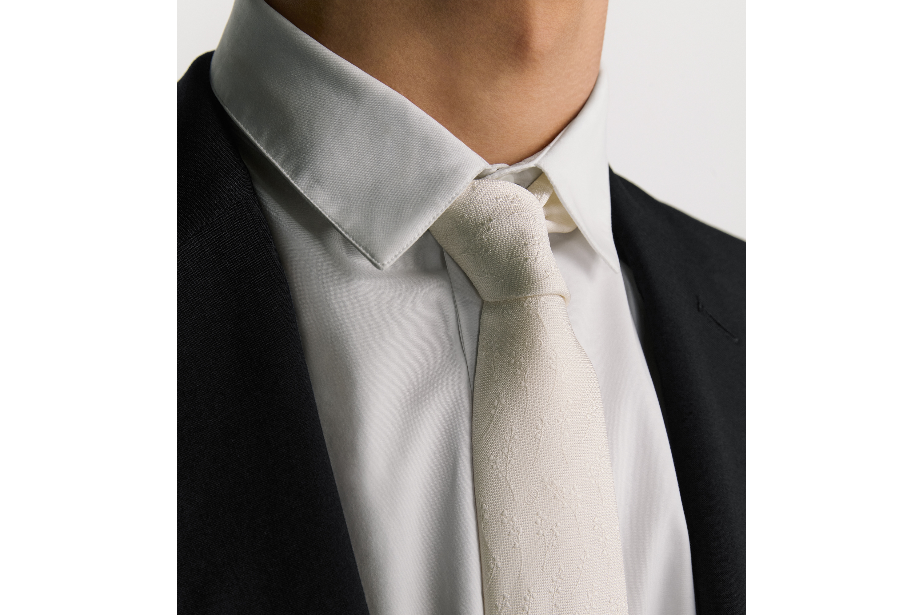 look_image_alt_prefix Cravatta CD Icon con mughetti Seta bianco sporco E36