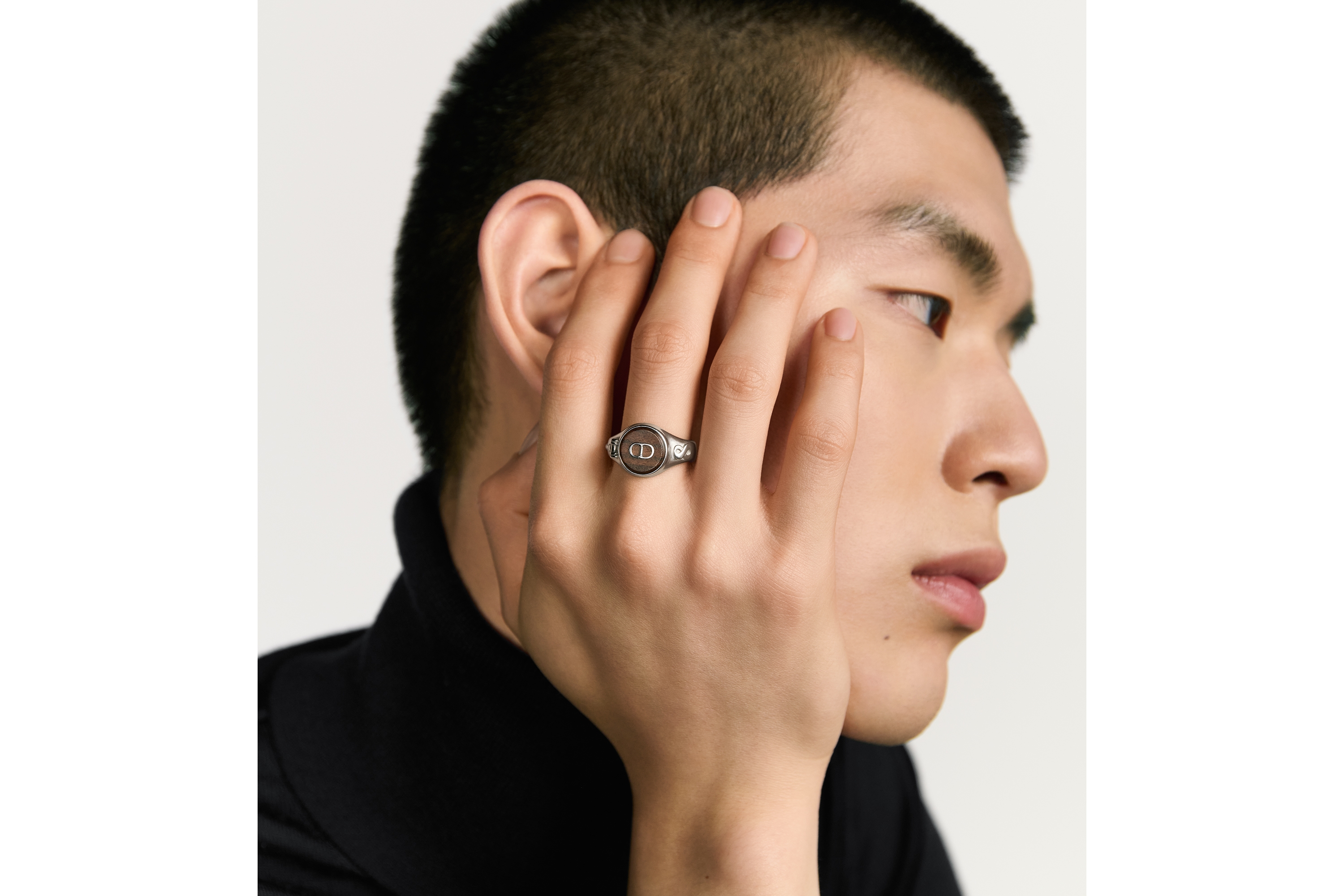 look_image_alt_prefix Knock on Wood Siegelring Silber und Santos-Holz E39