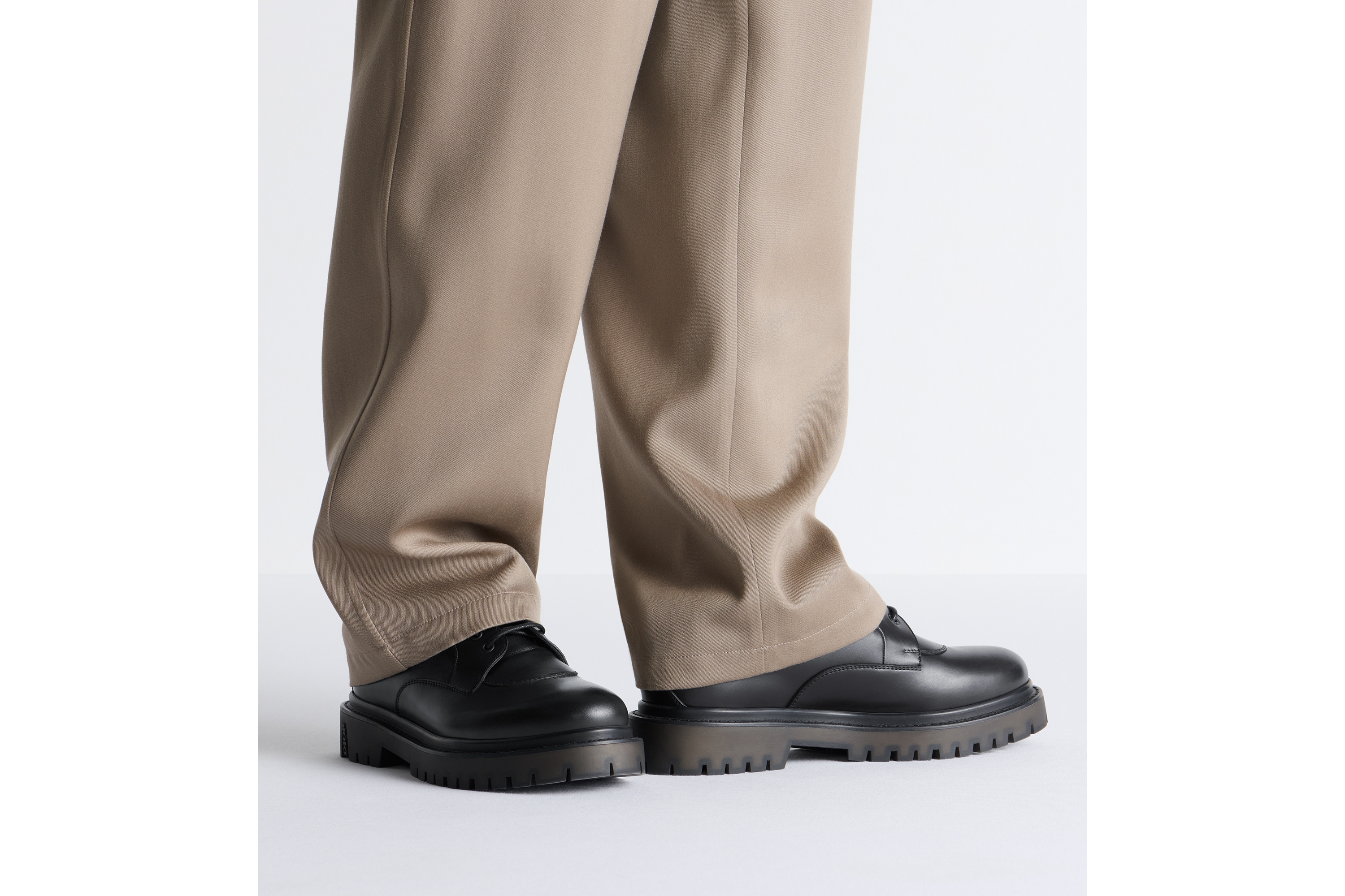 look_image_alt_prefix Dior Explorer III-derbyschoen Zwart soepel kalfsleer en zwarte Dior Oblique-jacquard E23