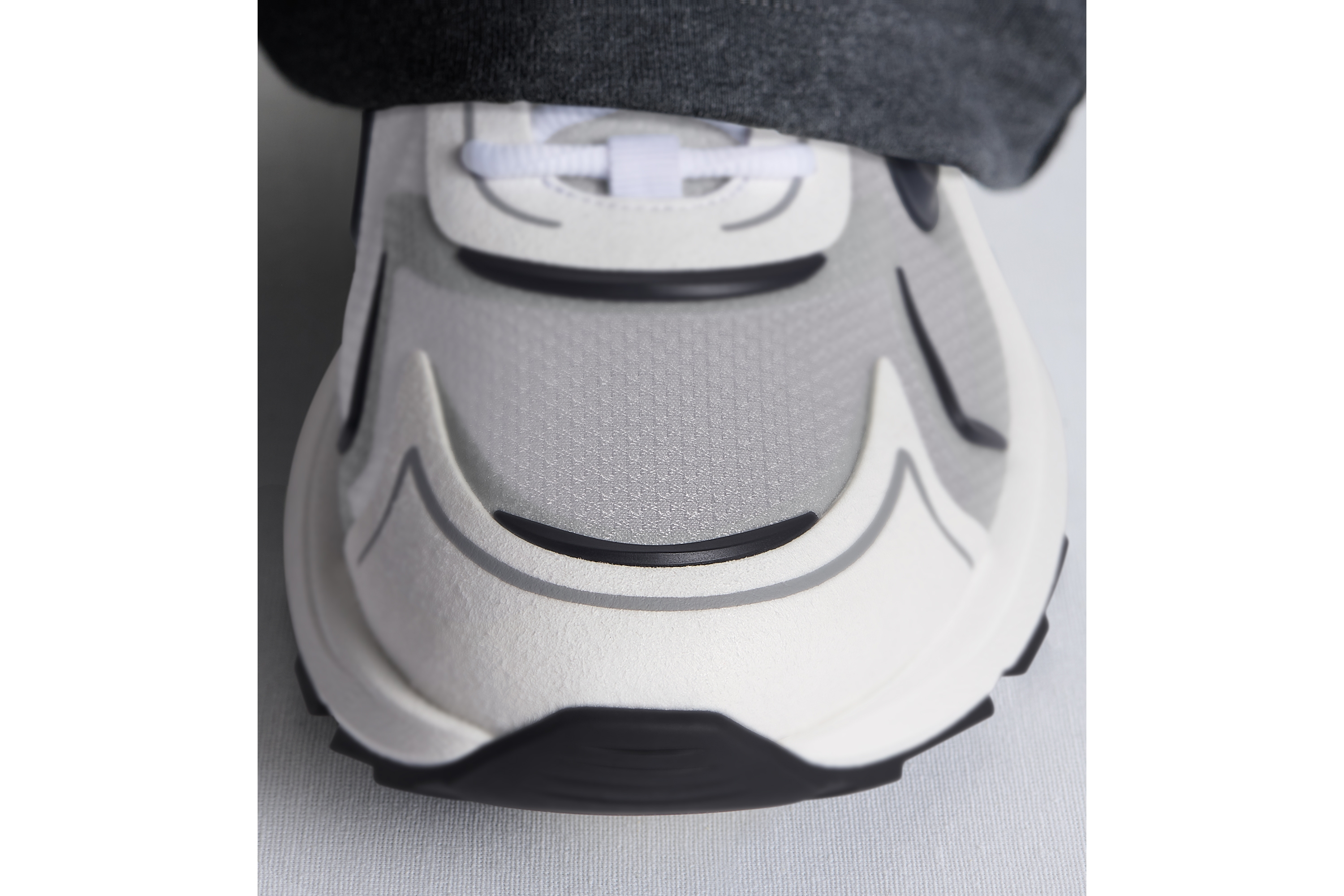 look_image_alt_prefix Sneaker B30 Countdown Tech Nylon N3O semitransparente branco, tecido técnico branco e cinza e borracha azul-marinho E24