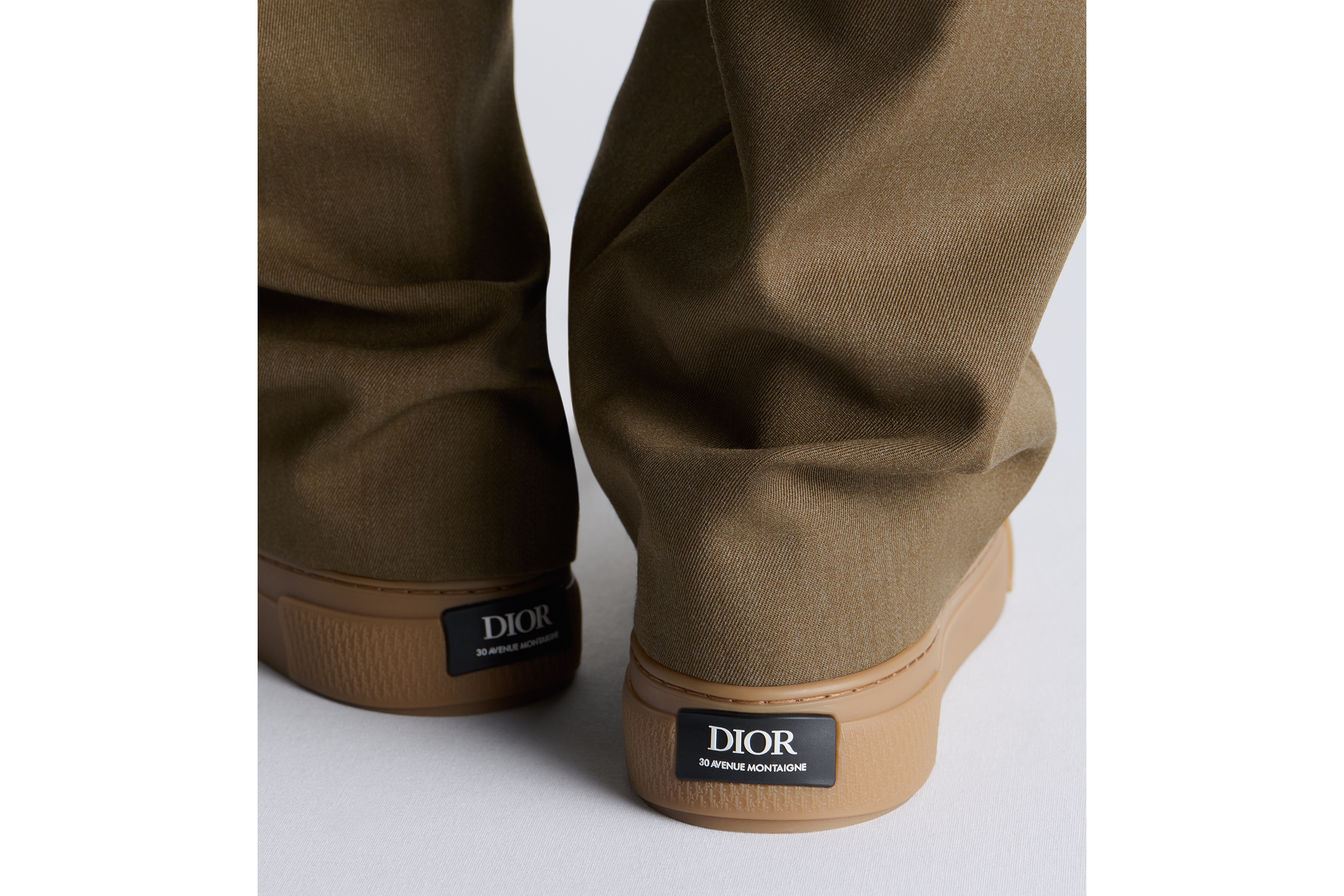 Look B33 Spin Sneaker Brown Grained Calfskin and Brown Dior Gravity Vintage Leather E24