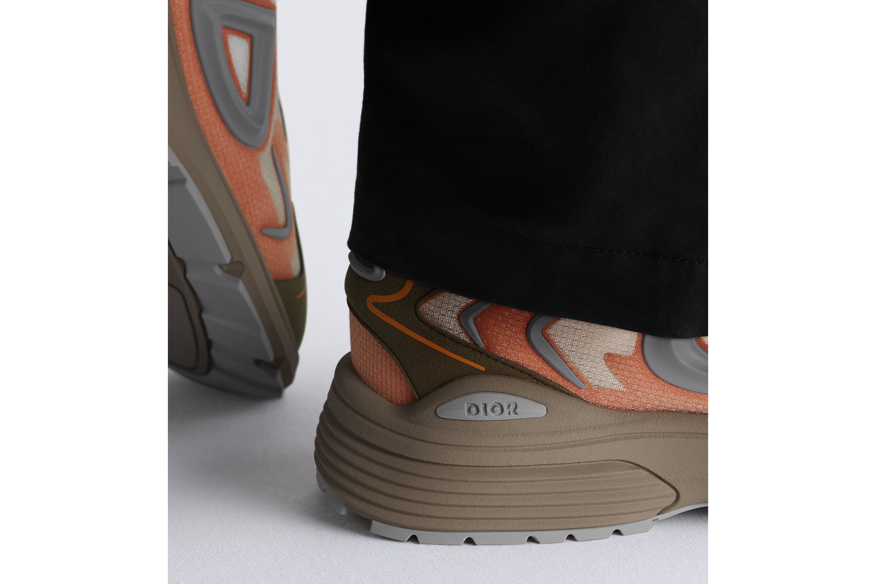 look_image_alt_prefix Sneaker B30 Countdown Tech Nylon N3O semitransparente bege, tecido técnico marrom e laranja e borracha cinza E24