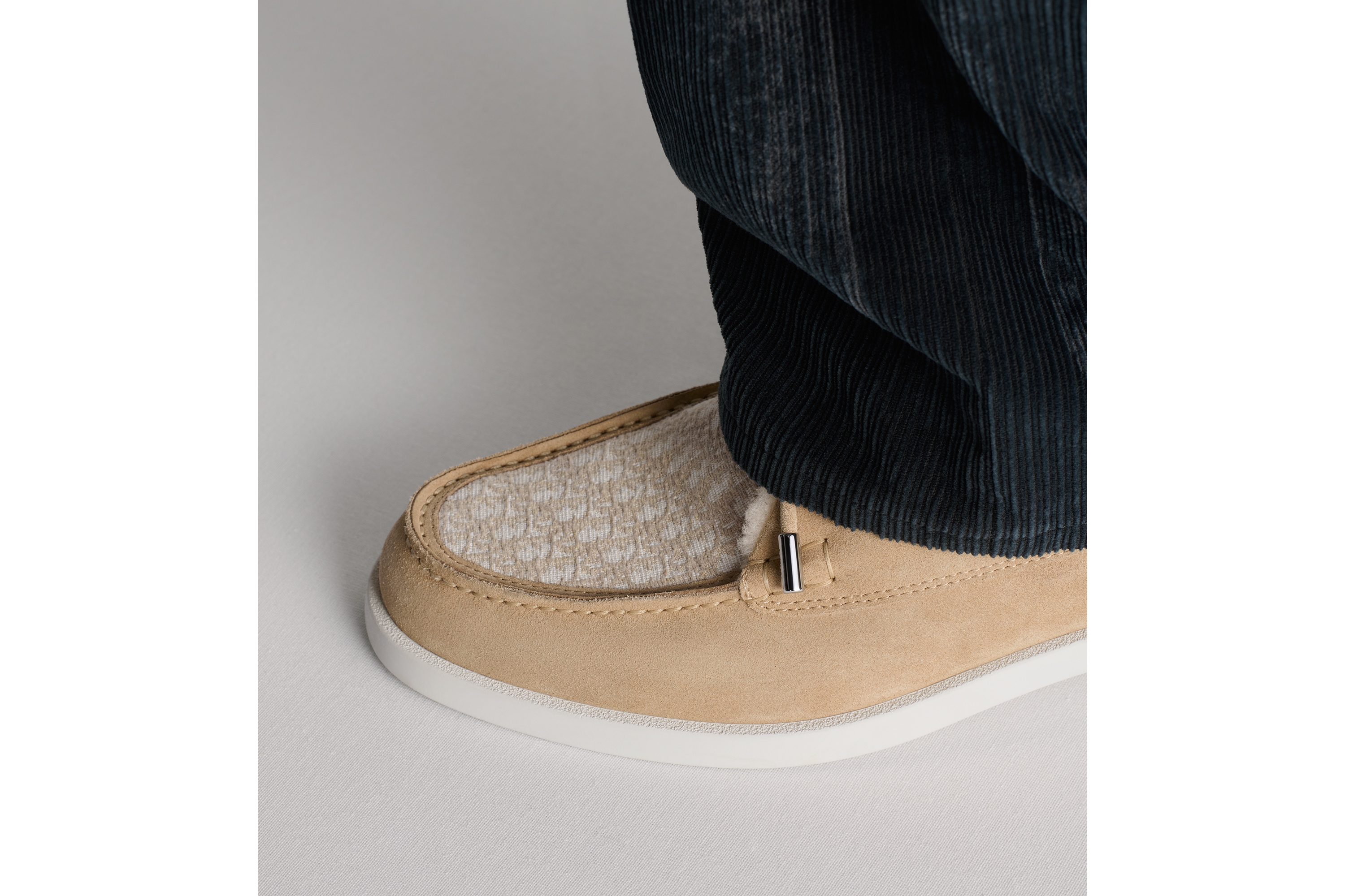 Look Dior Granville Chukka Boot Beige Suede, Beige Dior Oblique Jacquard and Cream Sheepskin Shearling E24