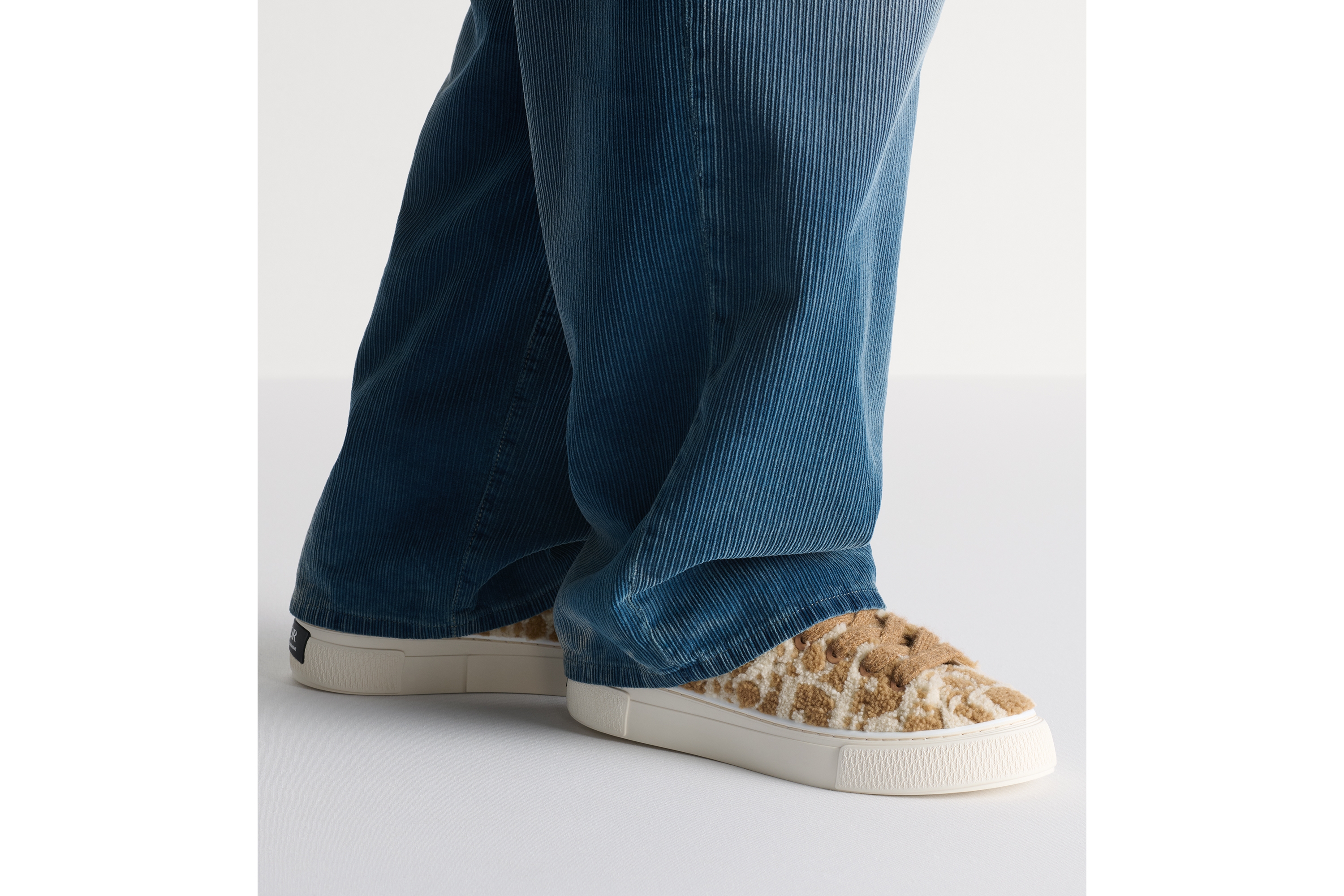 B33 Spin Sneaker – LIMITED AND NUMBERED EDITION Camel and Cream Dior Oblique Intarsia Shearling E23