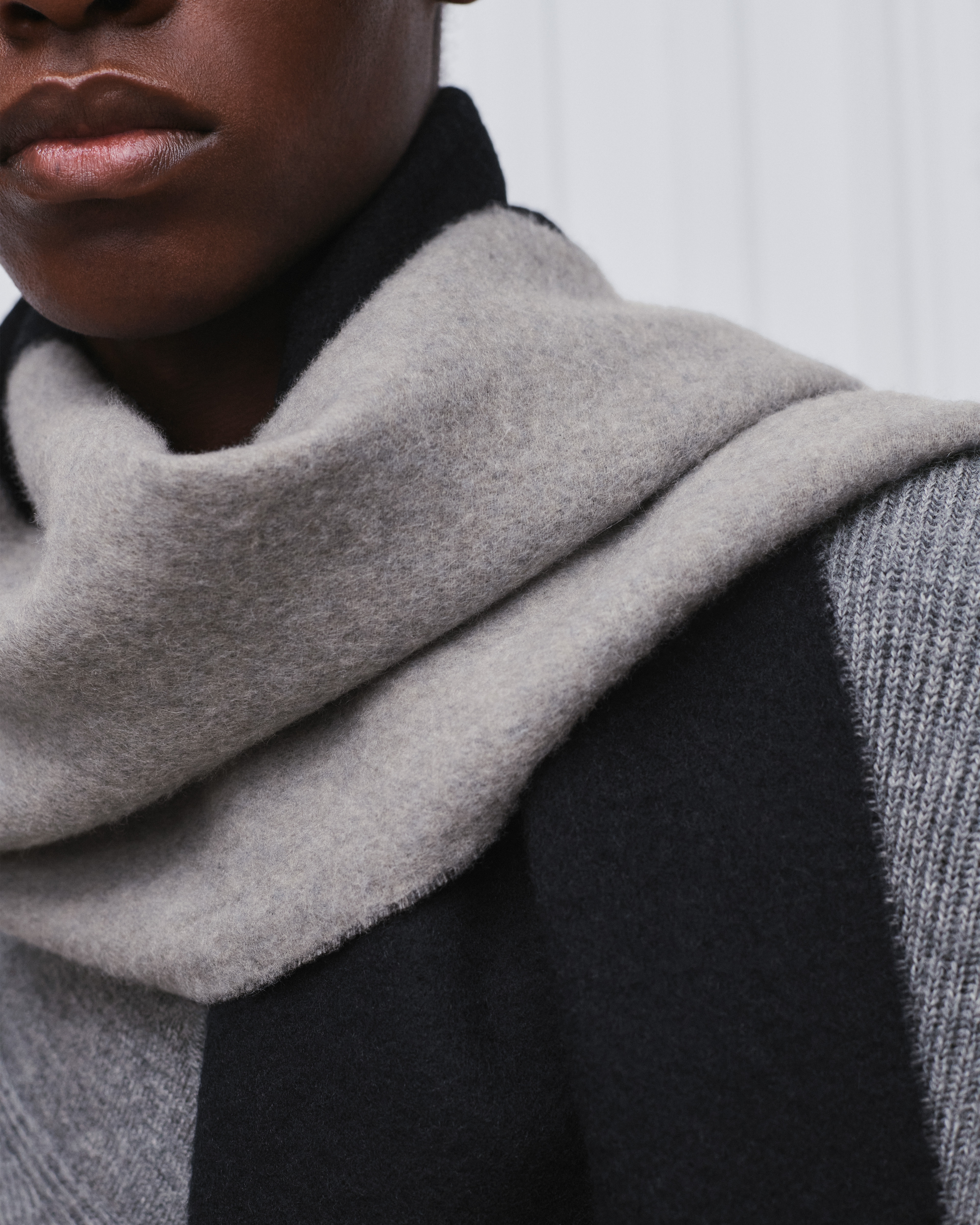 look_image_alt_prefix Dior Wendeschal Wolle und Kaschmir in Schwarz und Grau E33