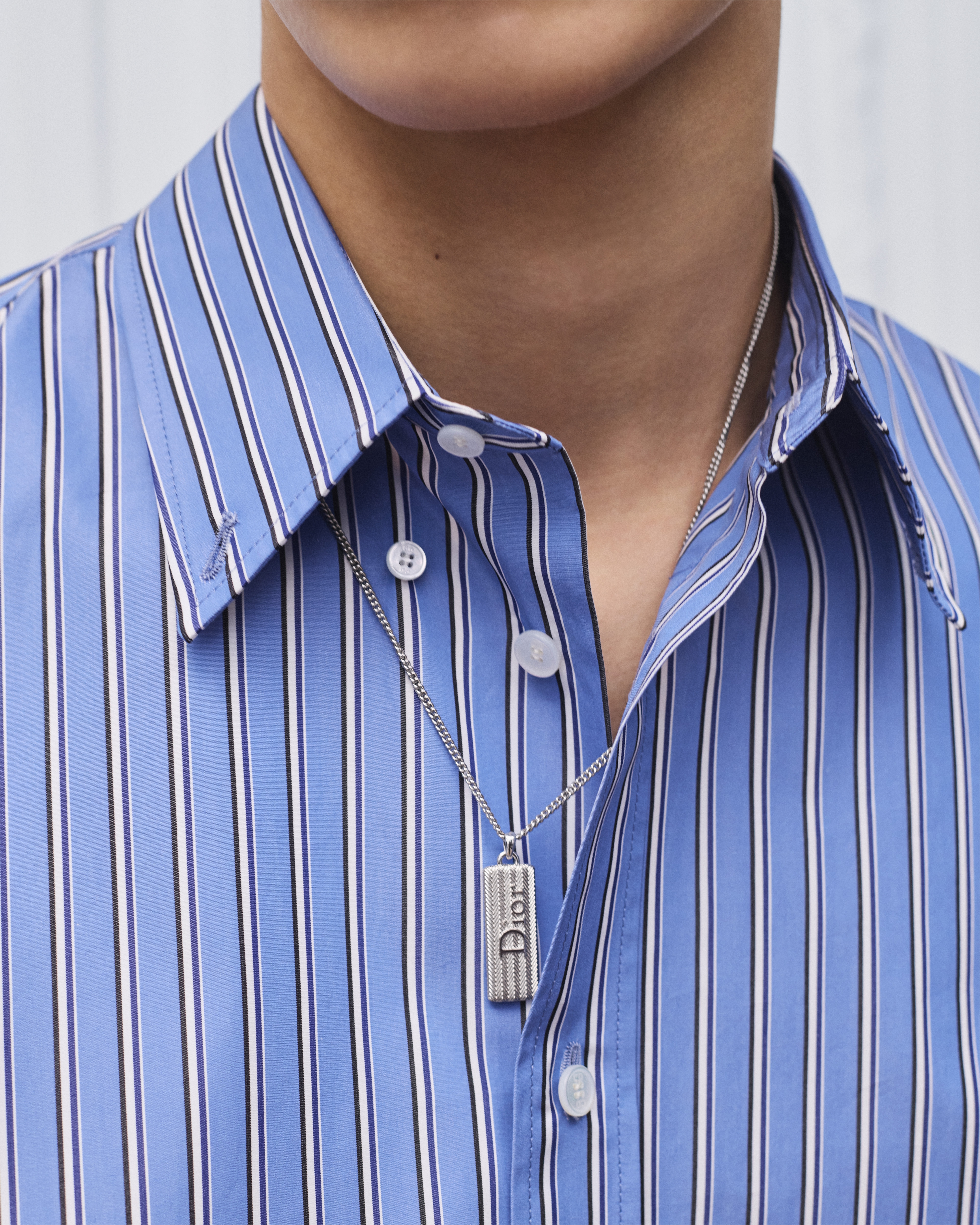 look_image_alt_prefix Dior Guilloché プレート ペンダント ネックレス 真鍮 E39