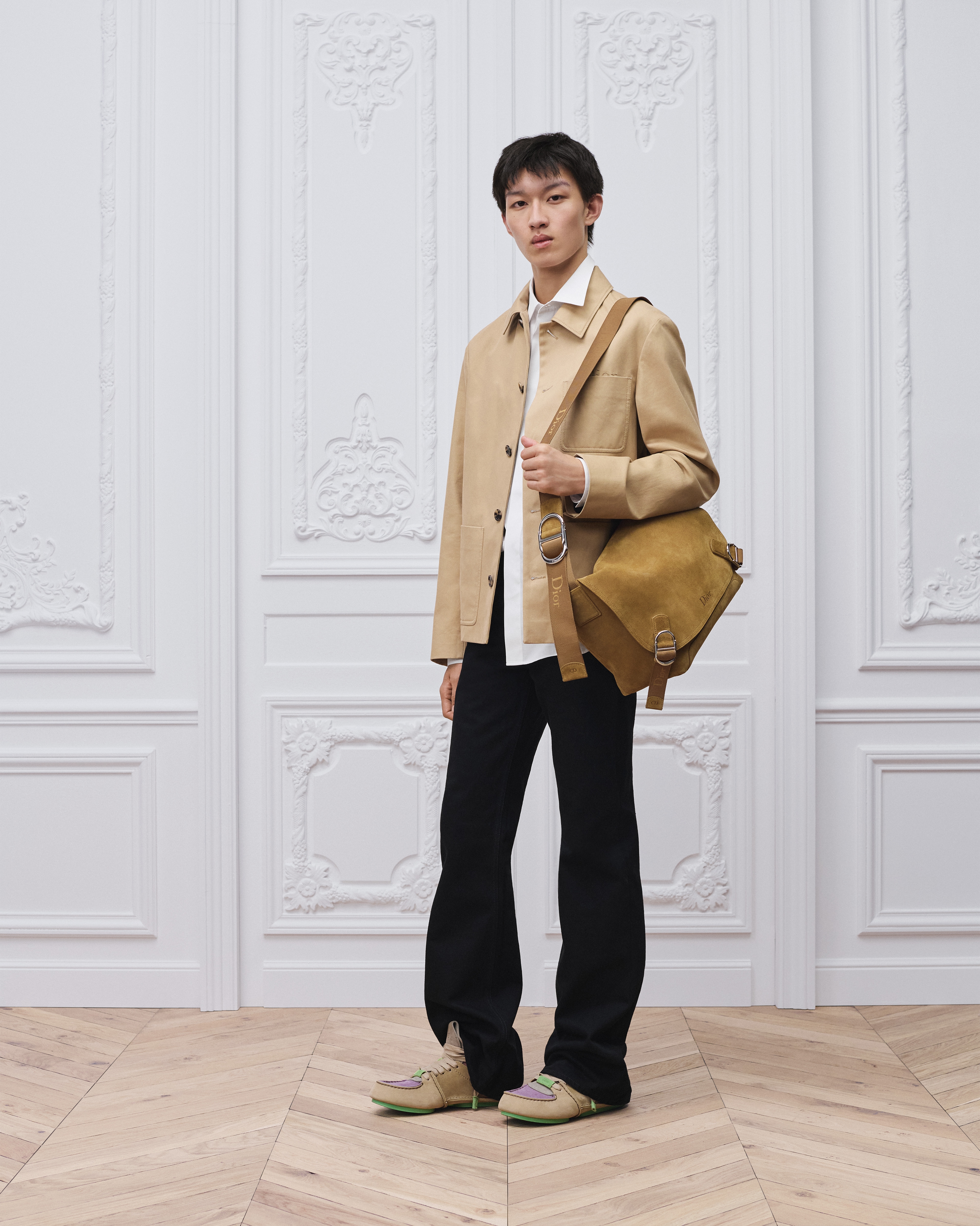 look_image_alt_prefix Grote Dior Jett-schoudertas met flap Bruin suède E14