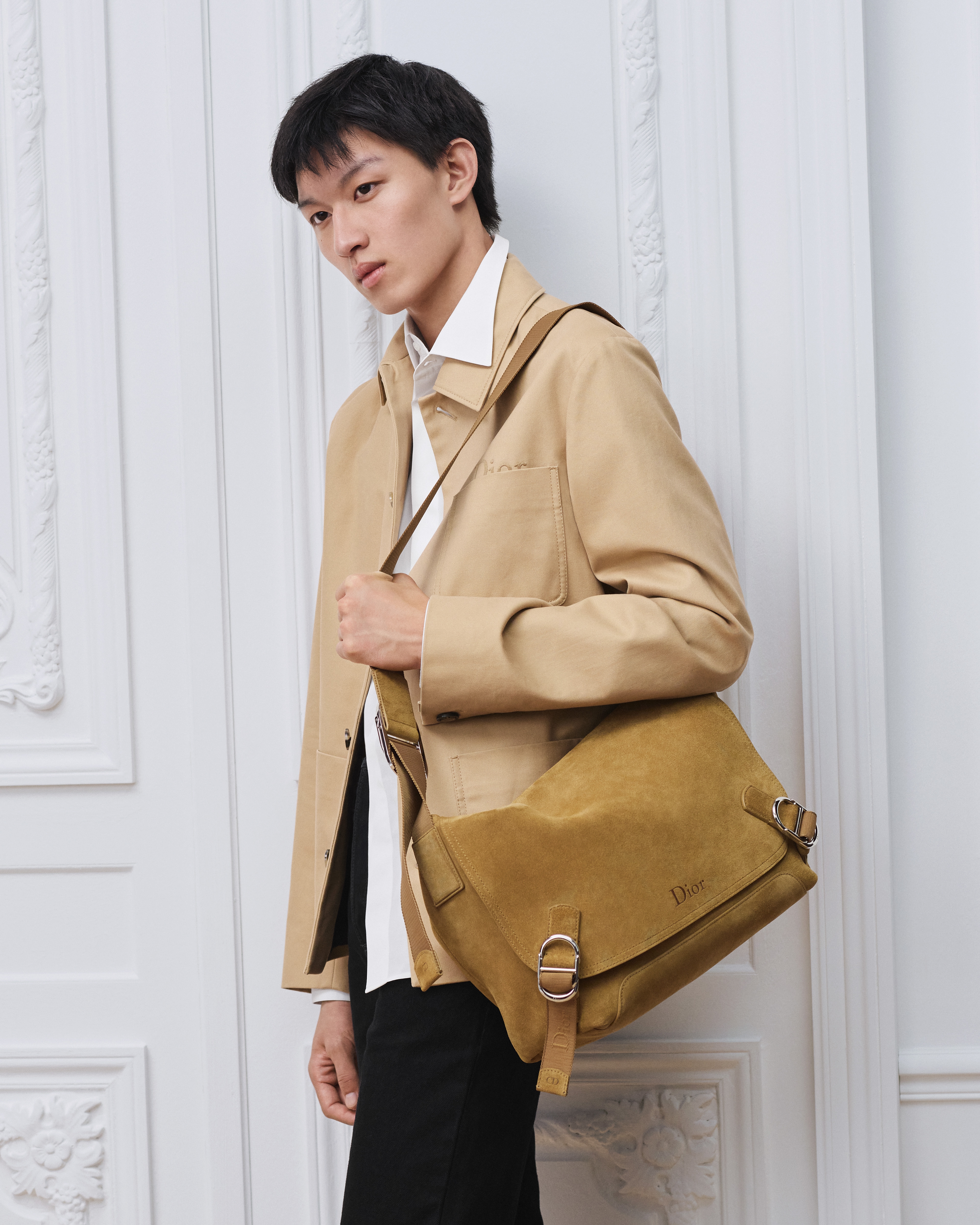 Große Dior Jett Messenger Tasche mit Umschlagklappe Veloursleder in Braun E19