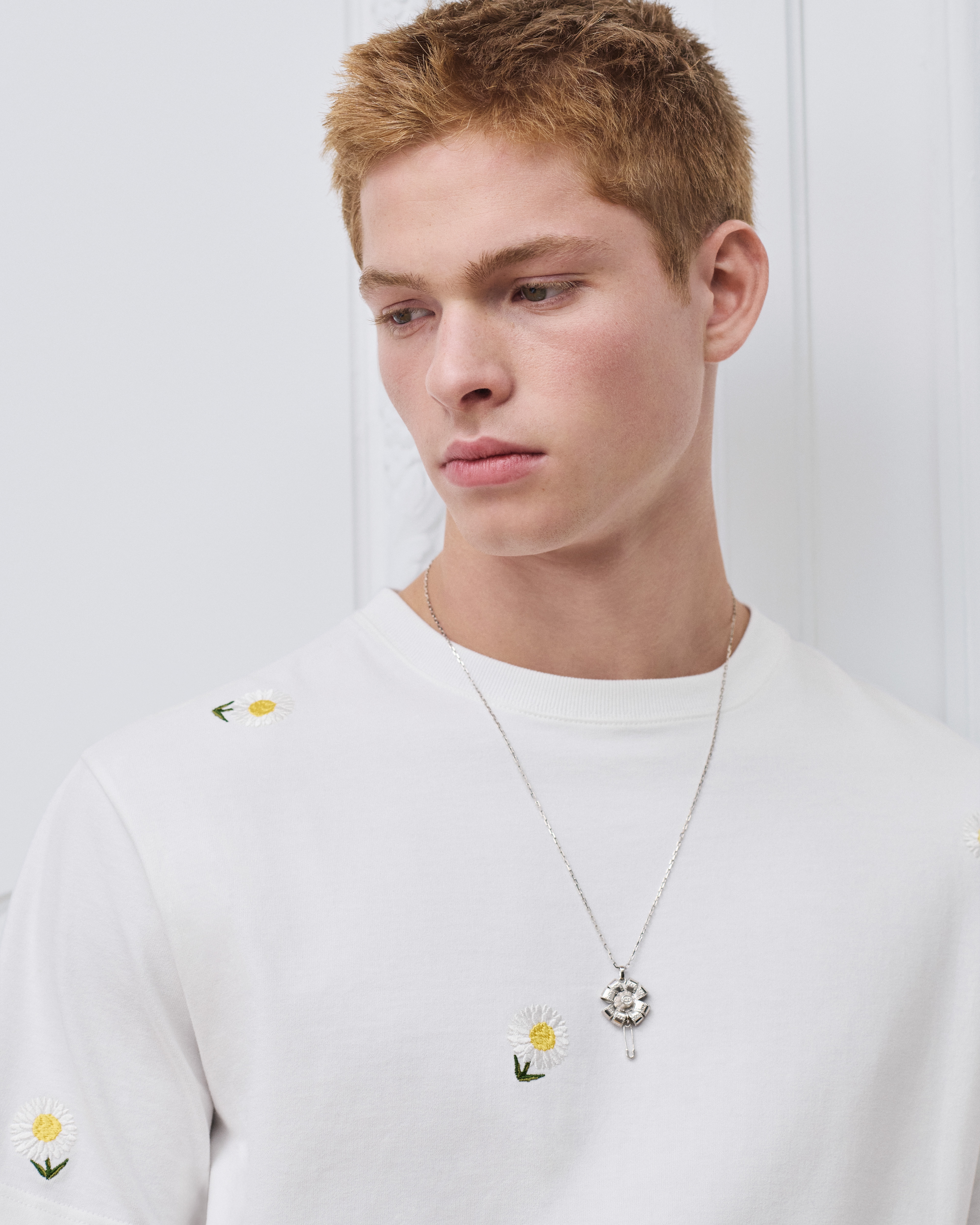 T-shirt à broderie marguerite, coupe relax Jersey de coton blanc E11