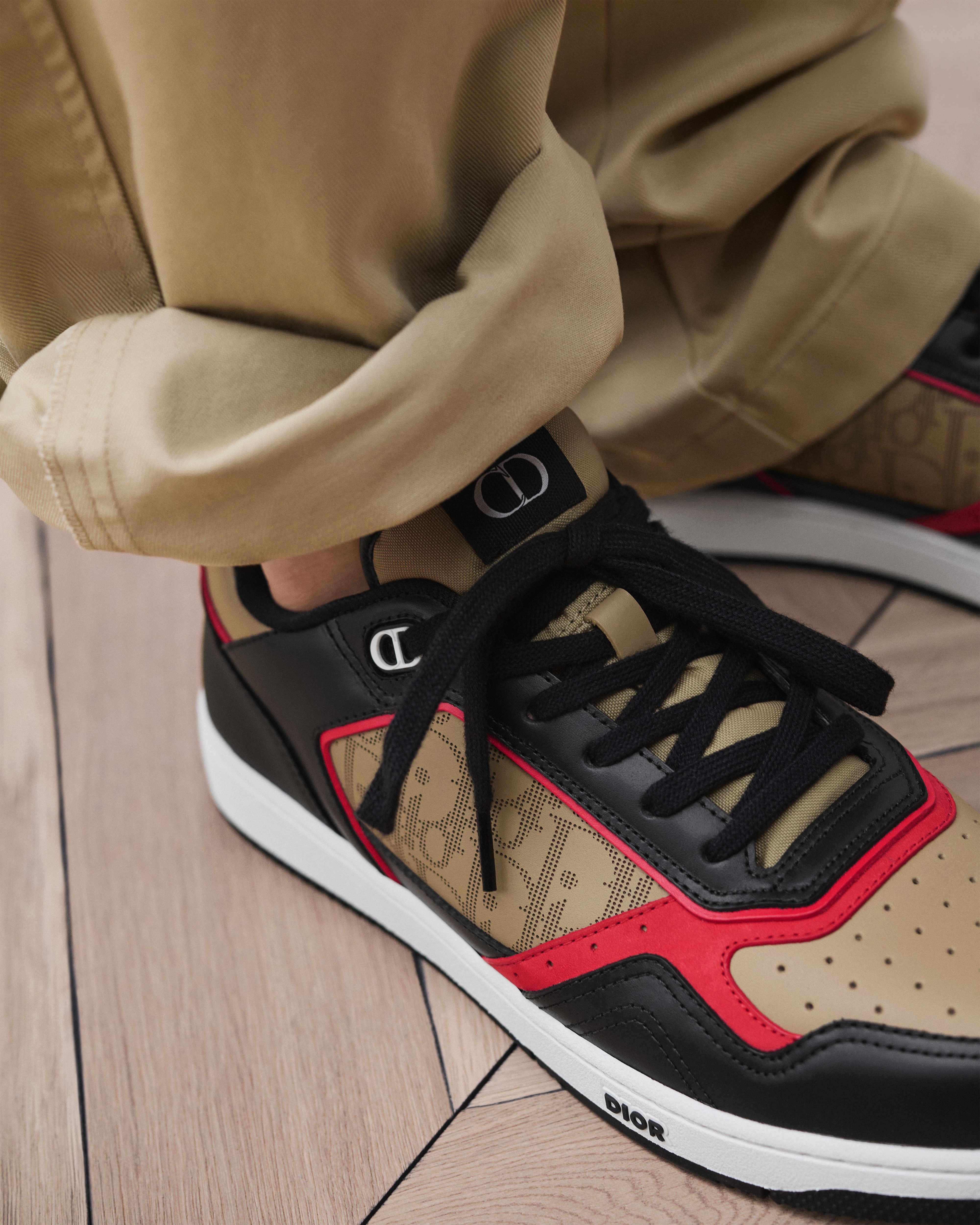 Look Dior Horseshoe Bracelet Red Cord and Silver-Finish Brass E24