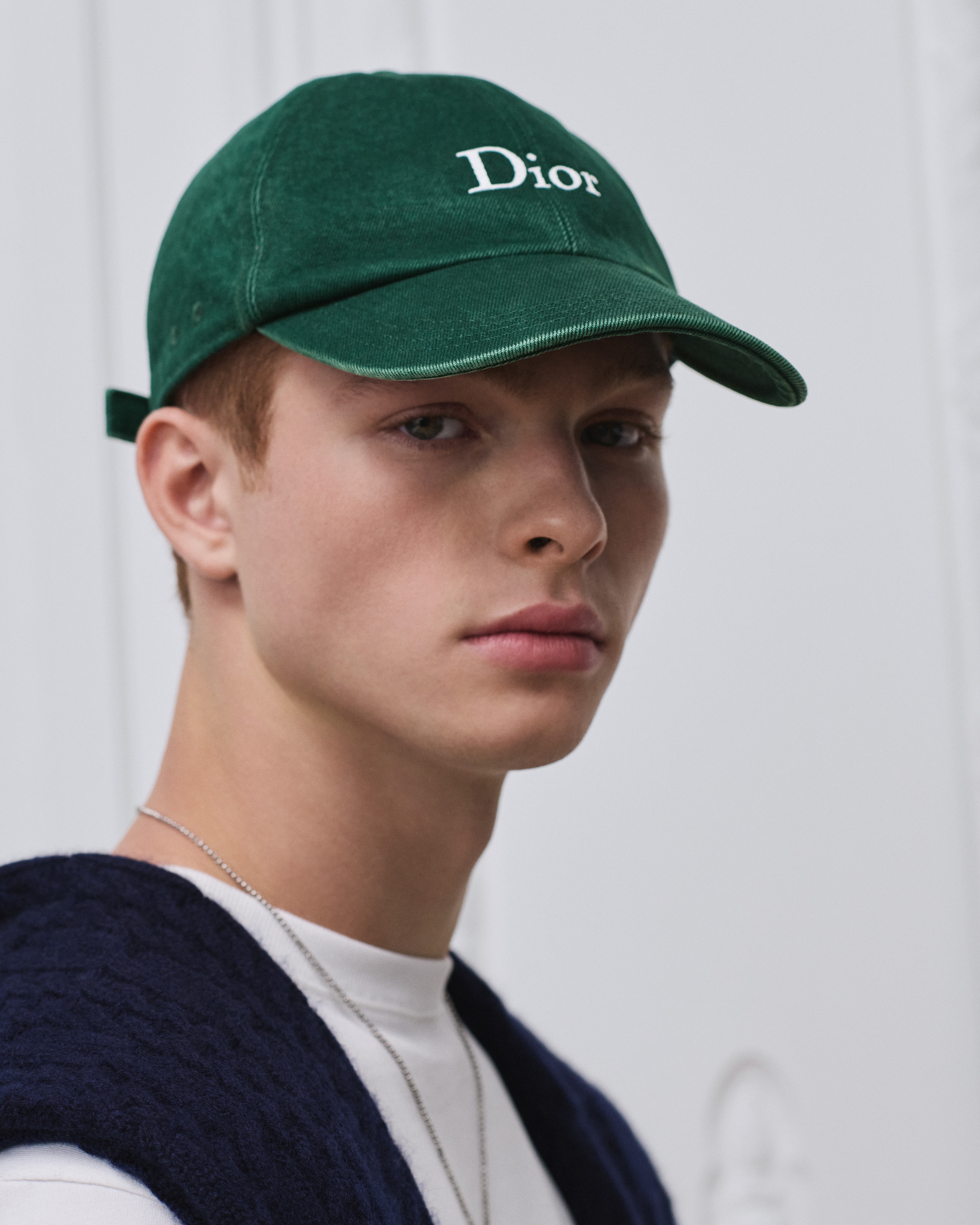 Look Casquette Dior Toile de coton délavé vert E27