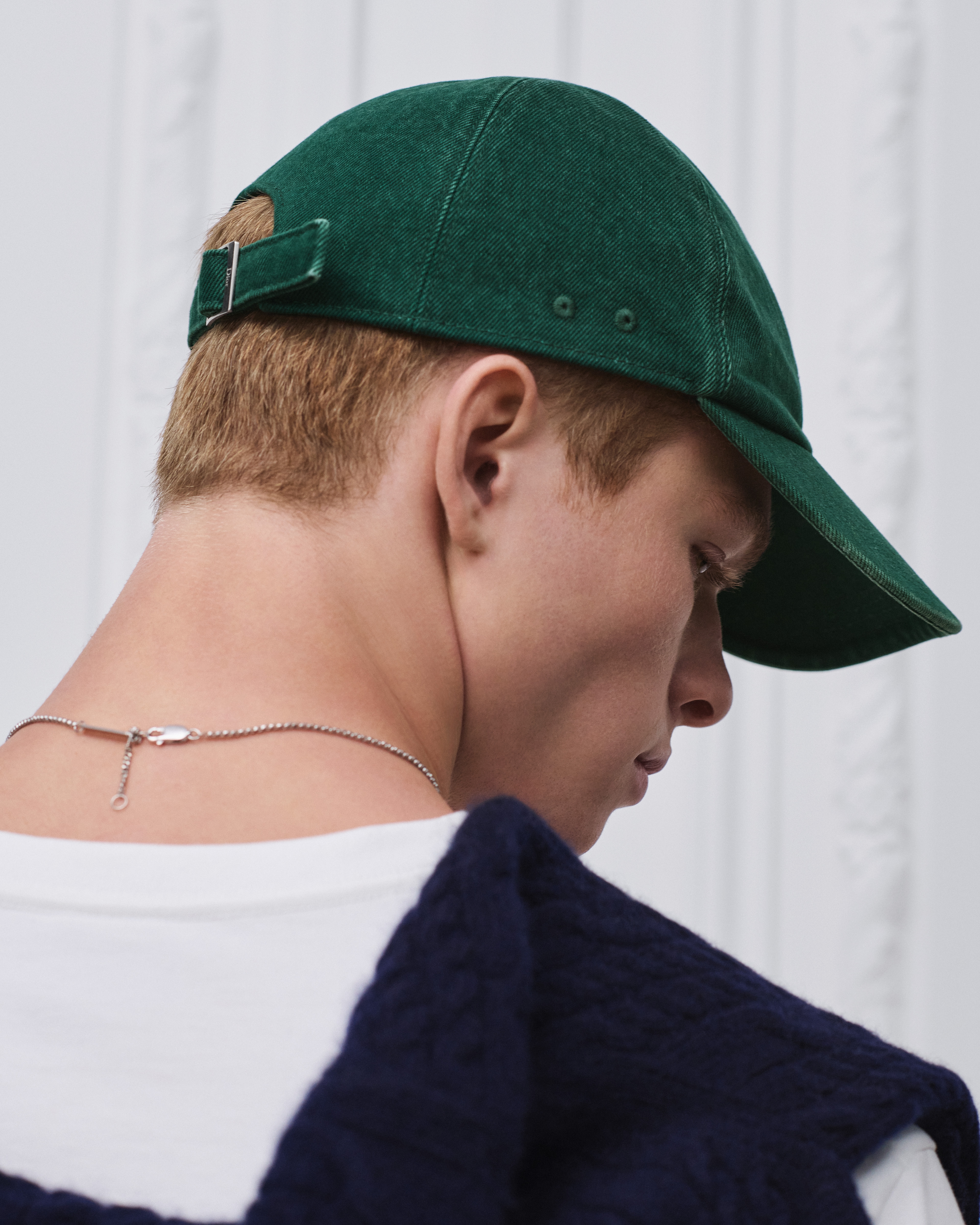 Look Casquette Dior Toile de coton délavé vert E28