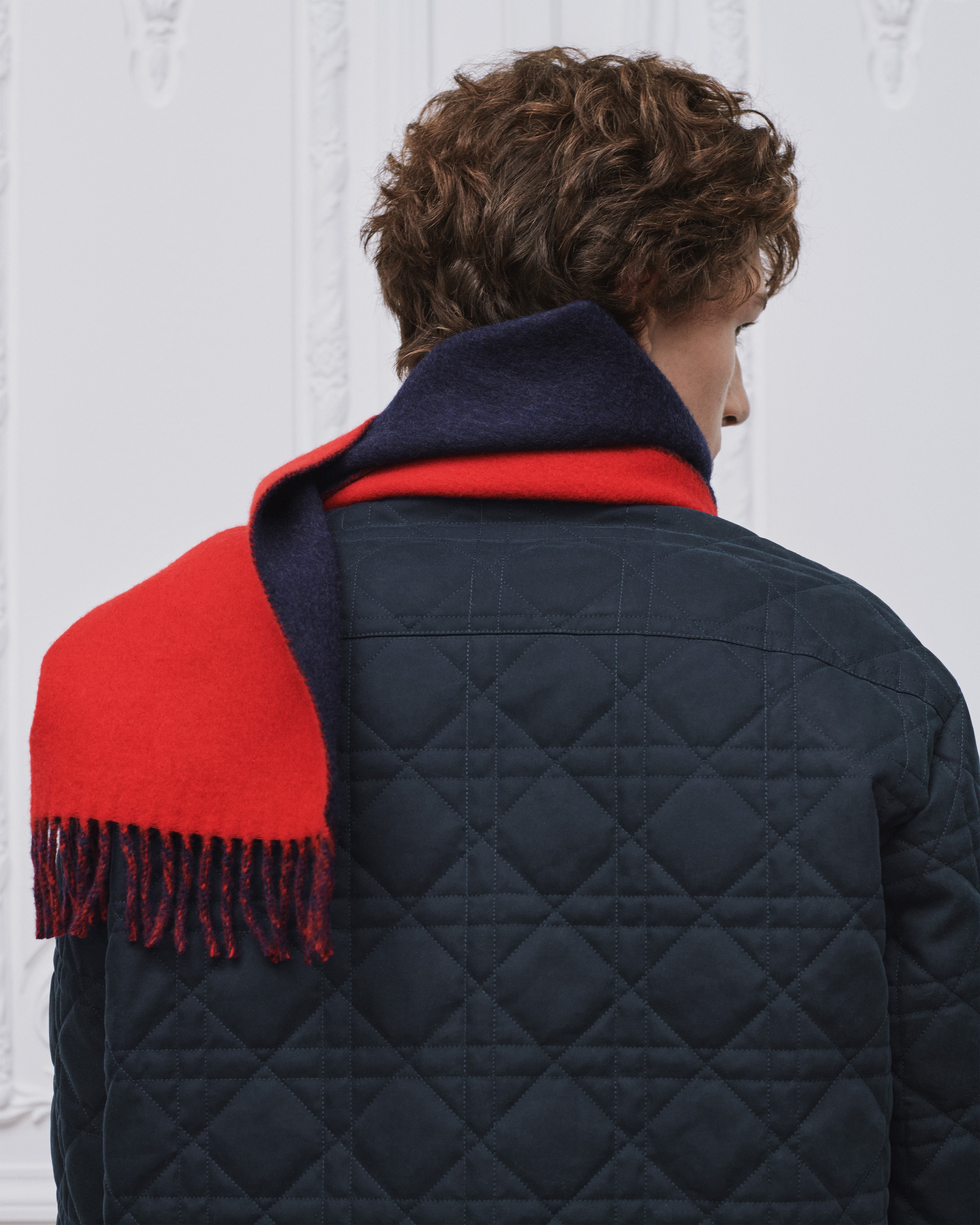Look Écharpe double face Dior Laine et cachemire bleu marine et rouges E34