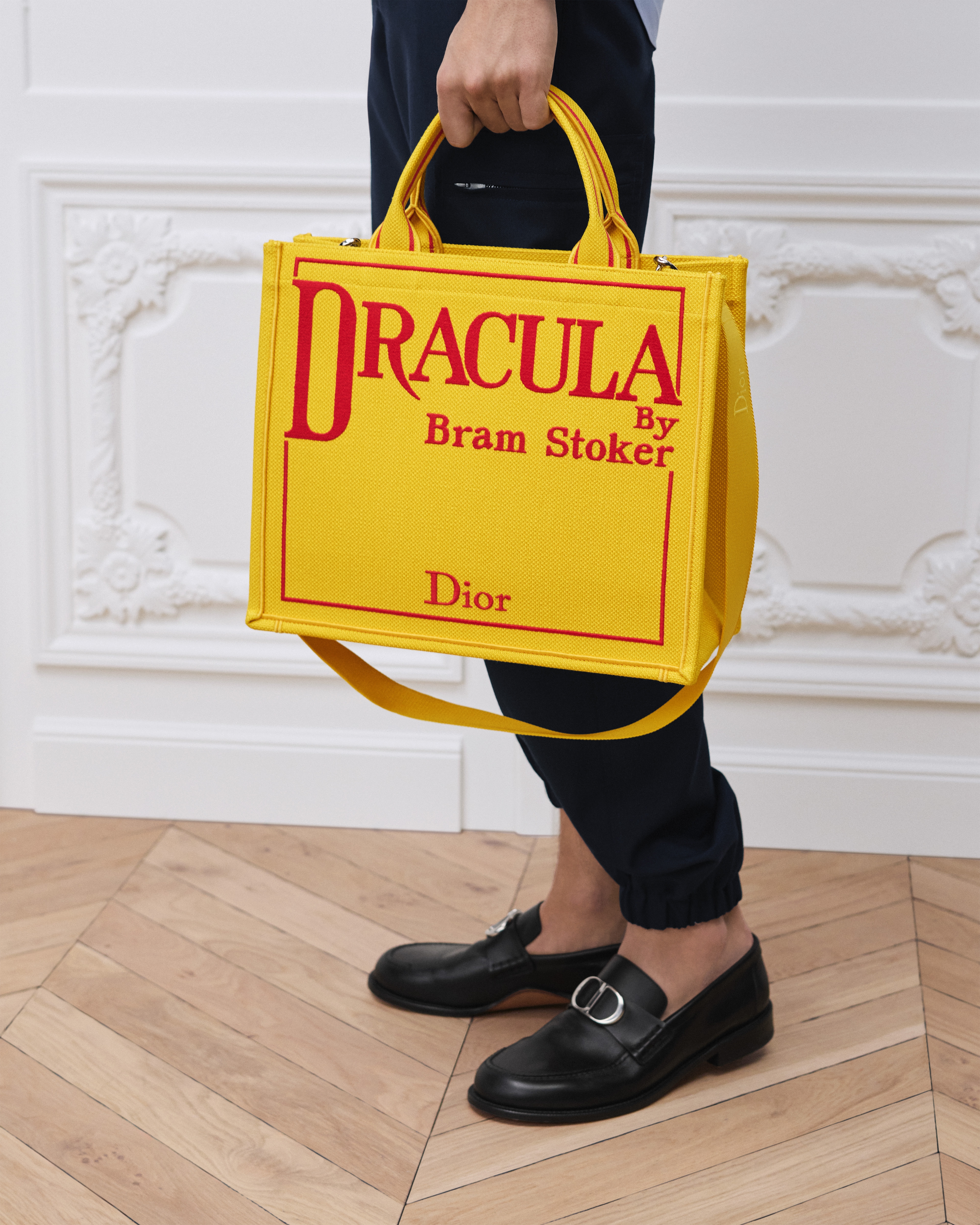 Sac Dior Book Tote Medium à bandoulière Broderie Book Cover jaune et rouge (36 x 31,5 x 14 cm) E19