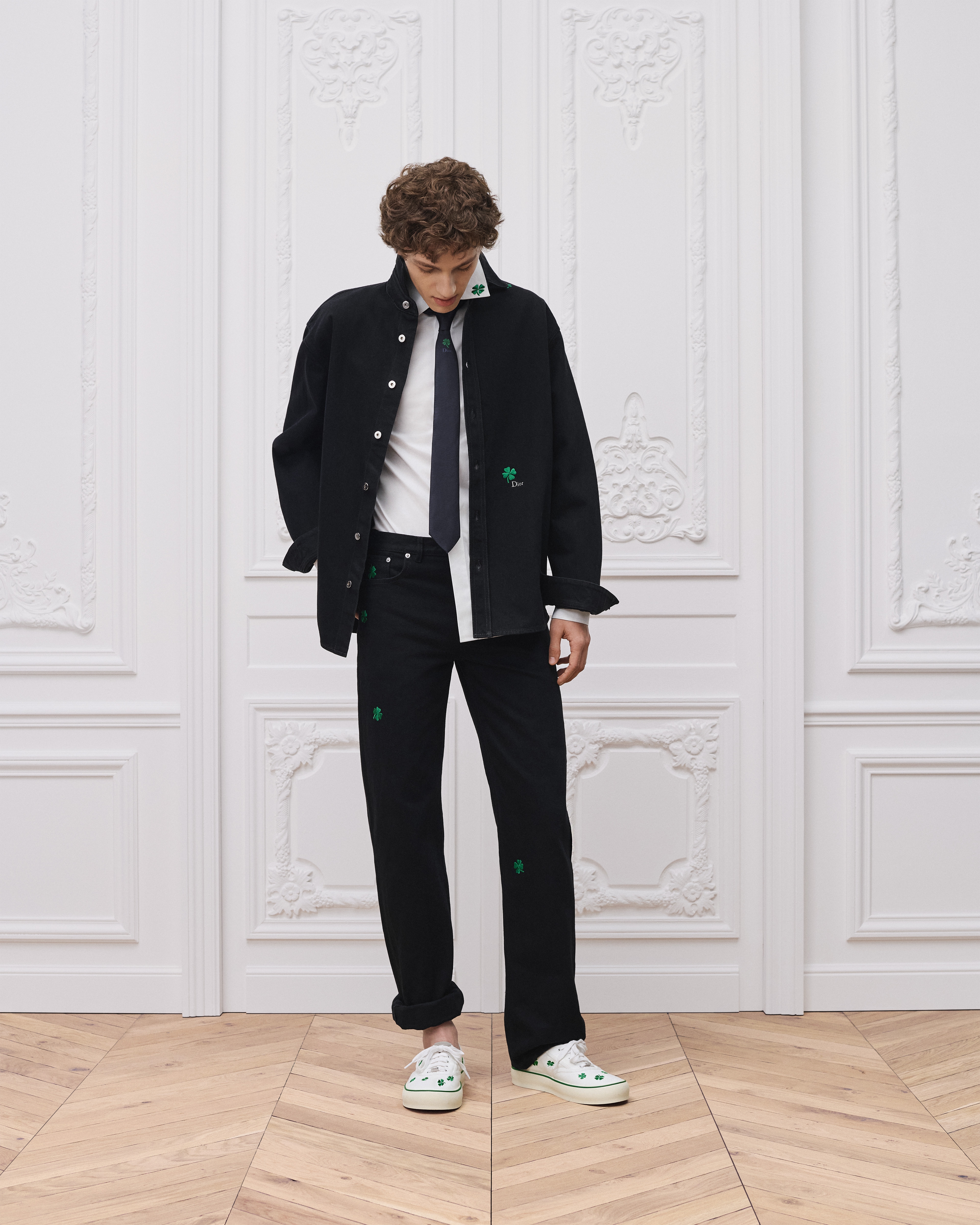 look_image_alt_prefix Hemdjacke mit Dior Kleeblattstickerei Baumwolltwill in Schwarz E14