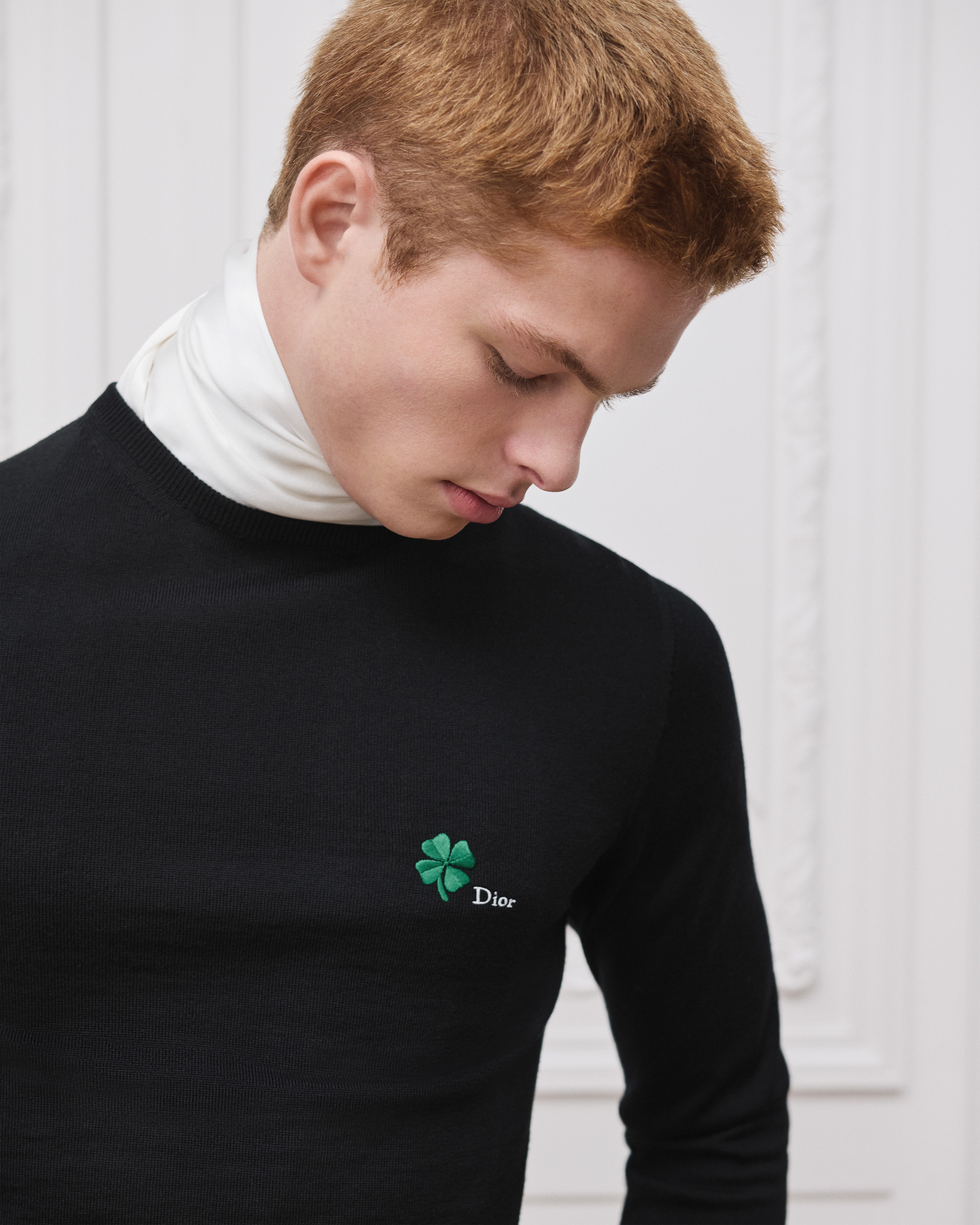 Pull à broderie Dior Clover Jersey de laine vierge noire E10