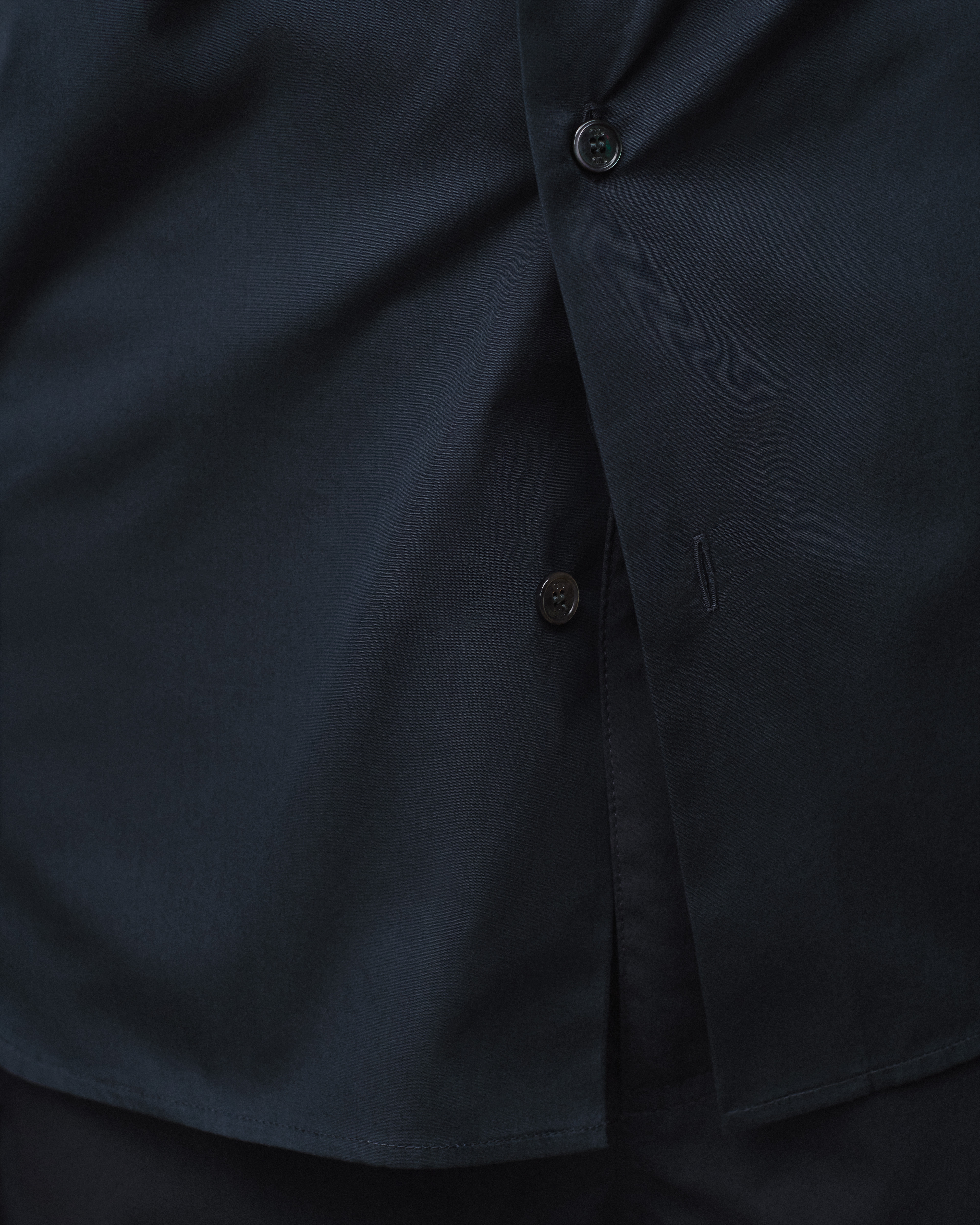 เสื้อเชิ้ตแขนสั้นพร้อมลายปัก Dior Clover ผ้าฝ้ายป๊อปลินสีน้ำเงินเนวี่ E11